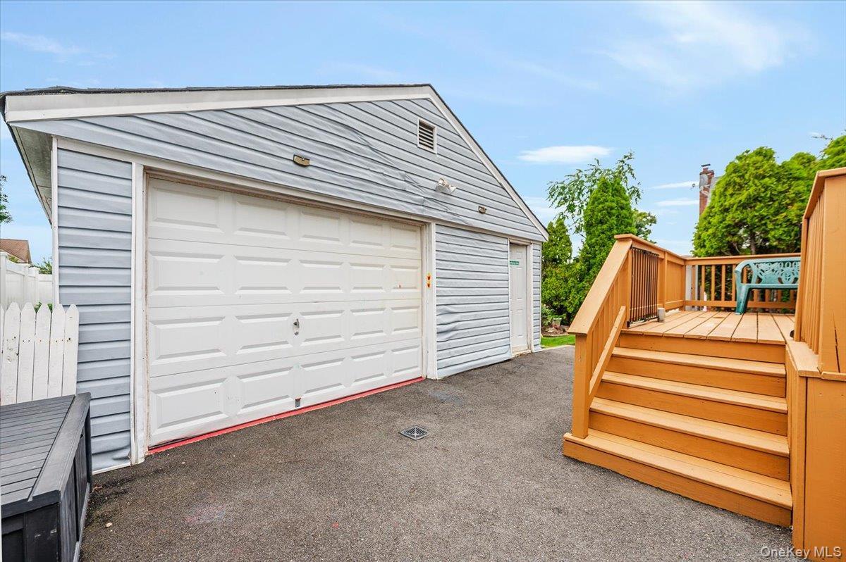 Single Family Hoffman Nassau County, NY 11003, MLS-918210-17