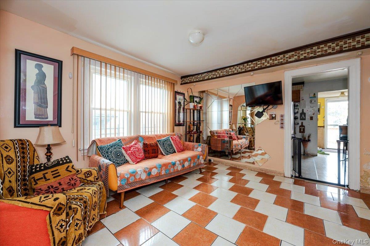 Single Family Hoffman Nassau County, NY 11003, MLS-918210-4