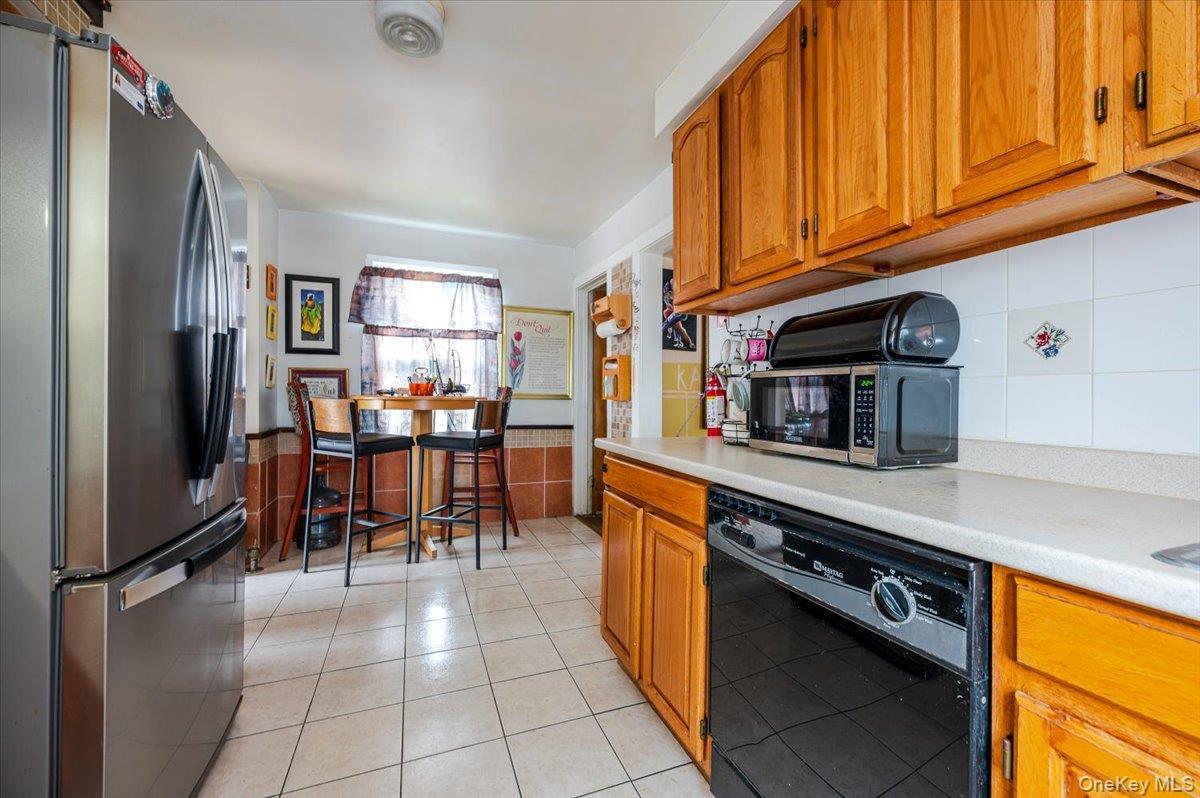 Single Family Hoffman Nassau County, NY 11003, MLS-918210-8