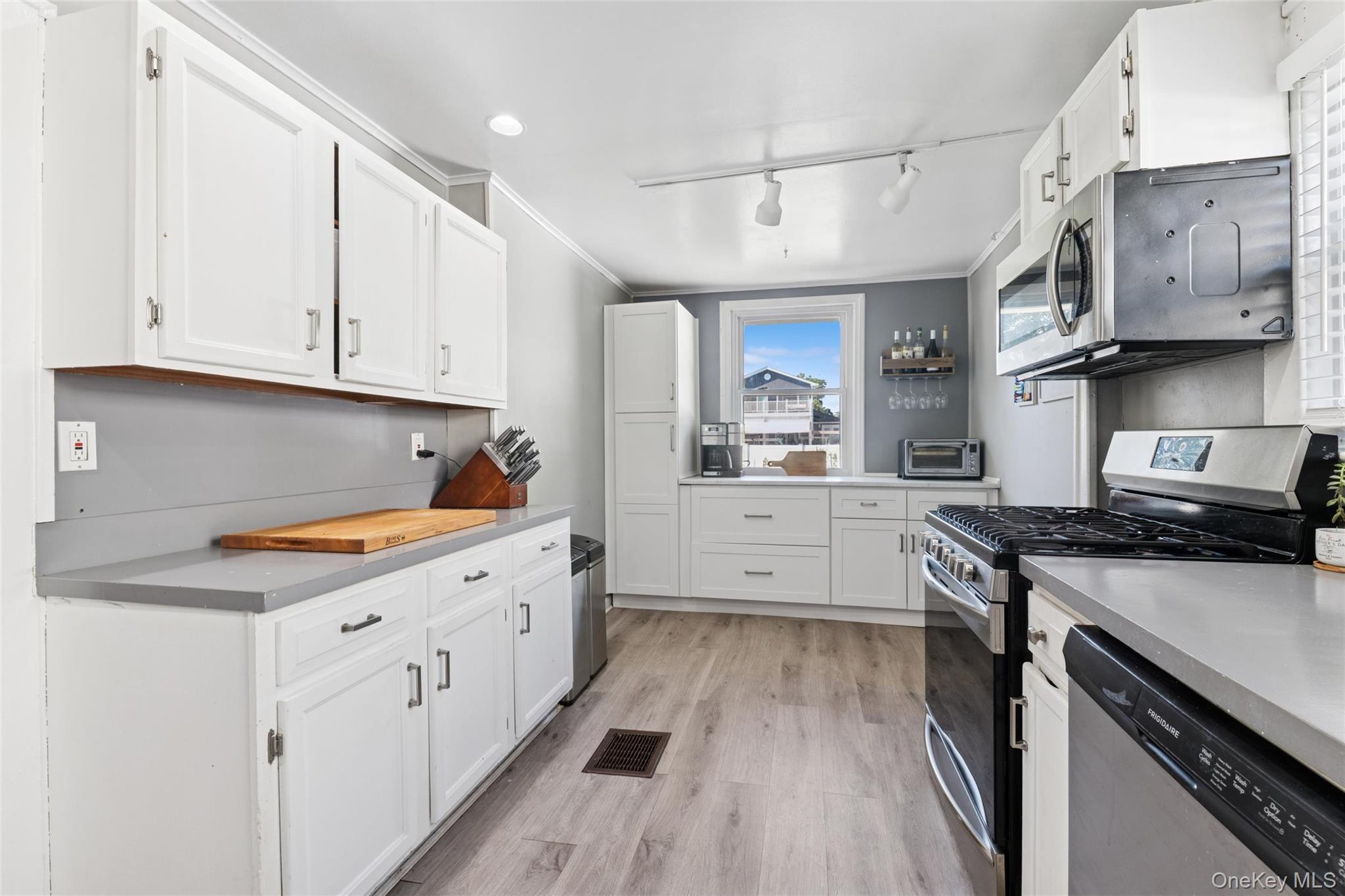 Single Family Ardmore  Nassau County, NY 11710, MLS-918240-10