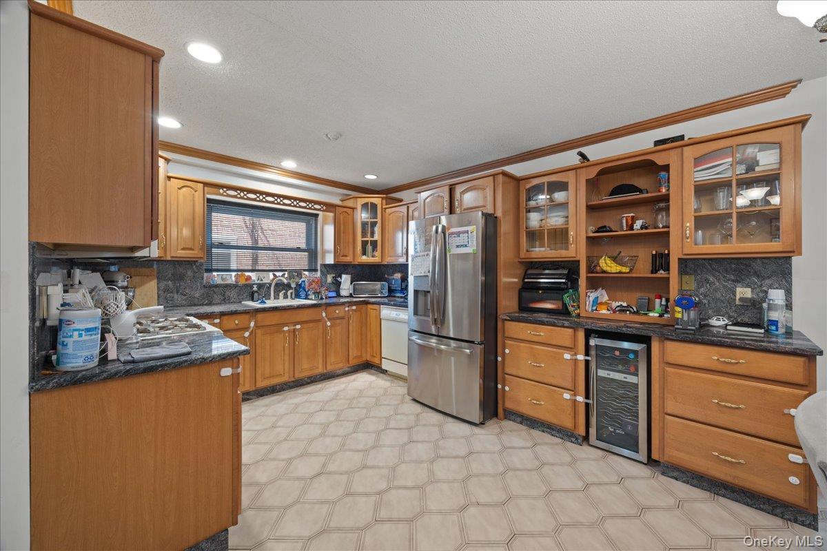 Single Family Neill  Bronx, NY 10461, MLS-918278-4