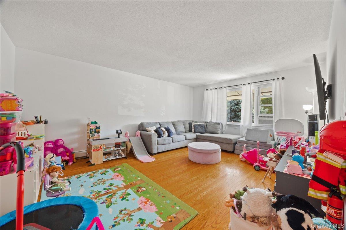 Single Family Neill  Bronx, NY 10461, MLS-918278-6