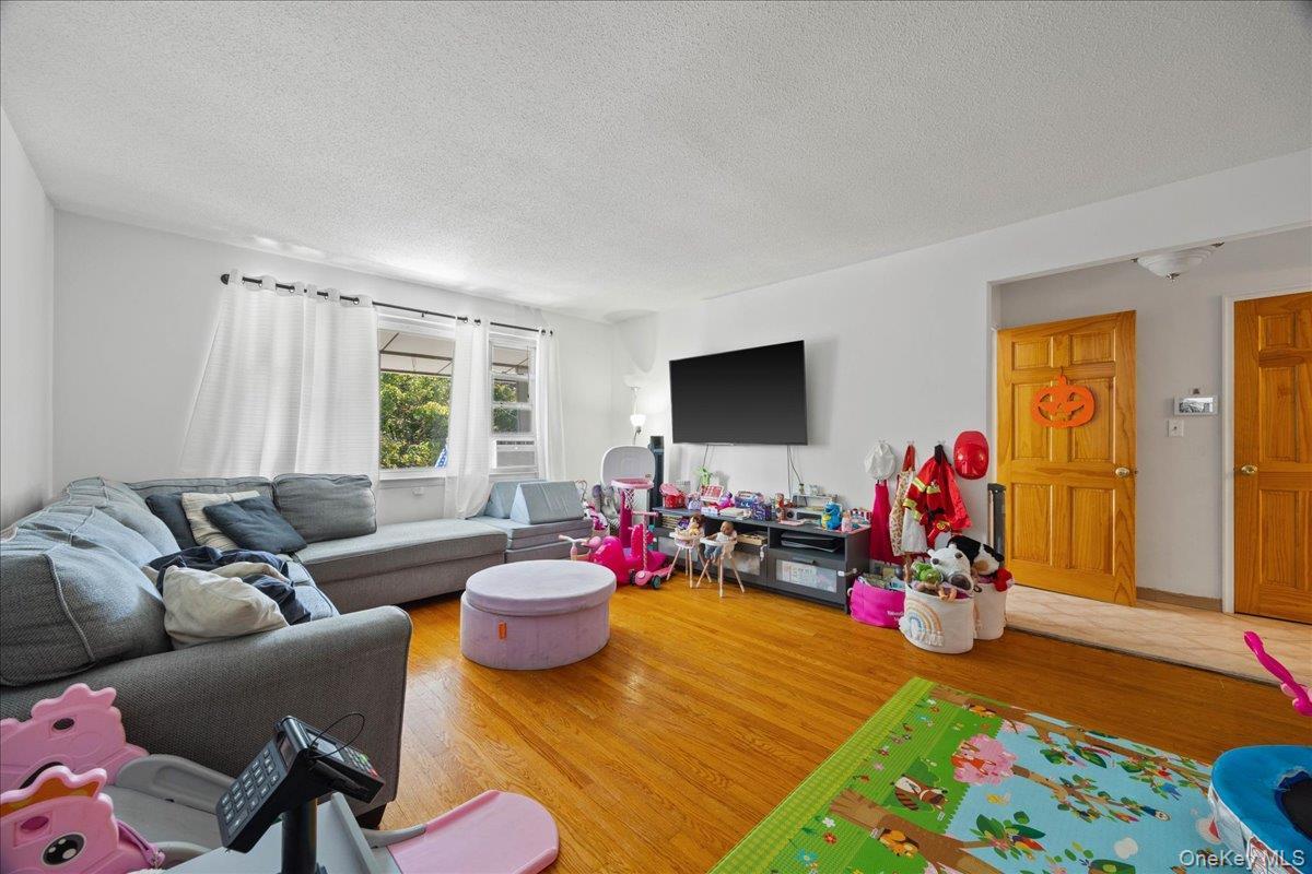 Single Family Neill  Bronx, NY 10461, MLS-918278-7