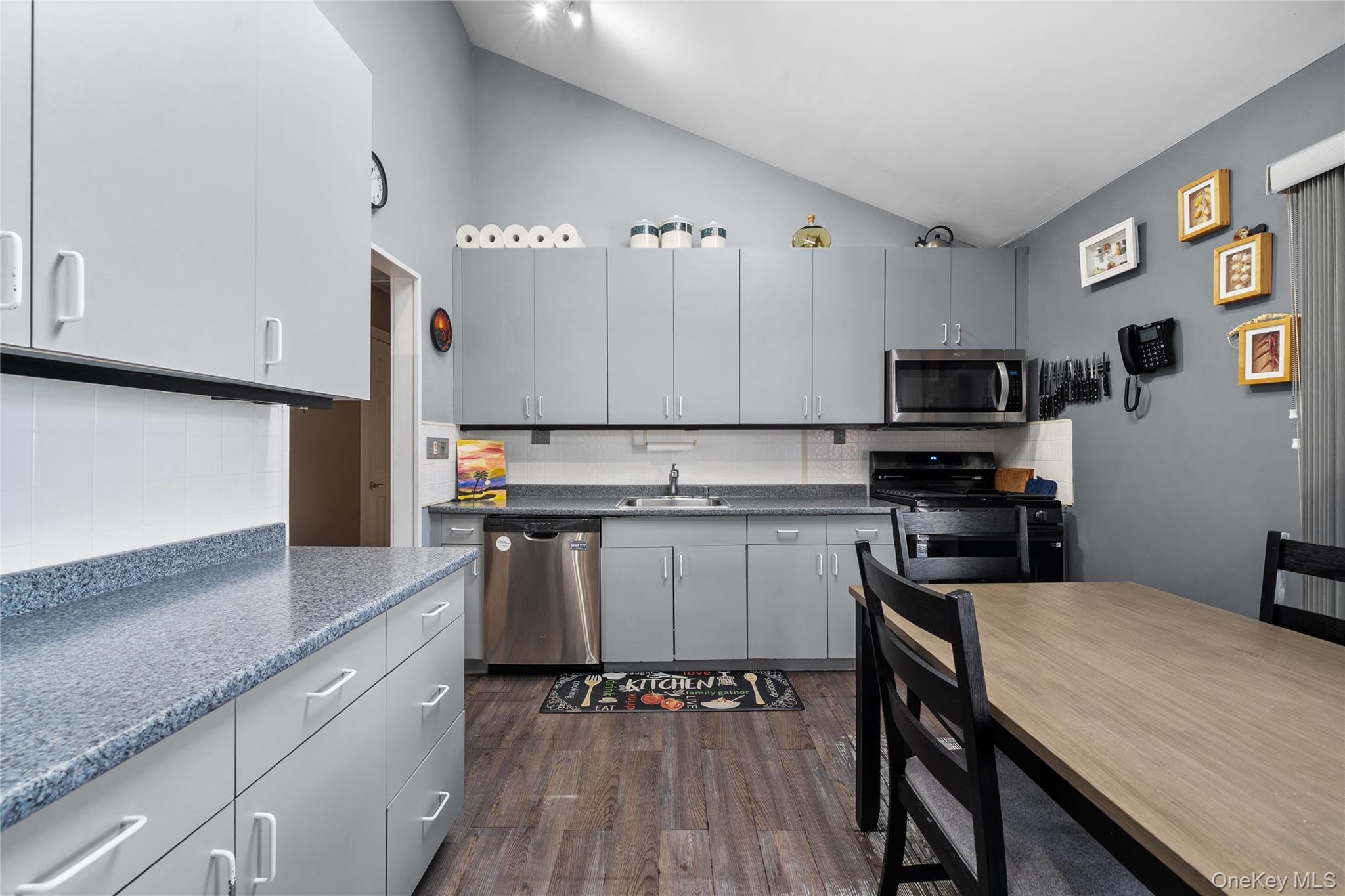 Single Family 21st  Suffolk County, NY 11729, MLS-918280-11