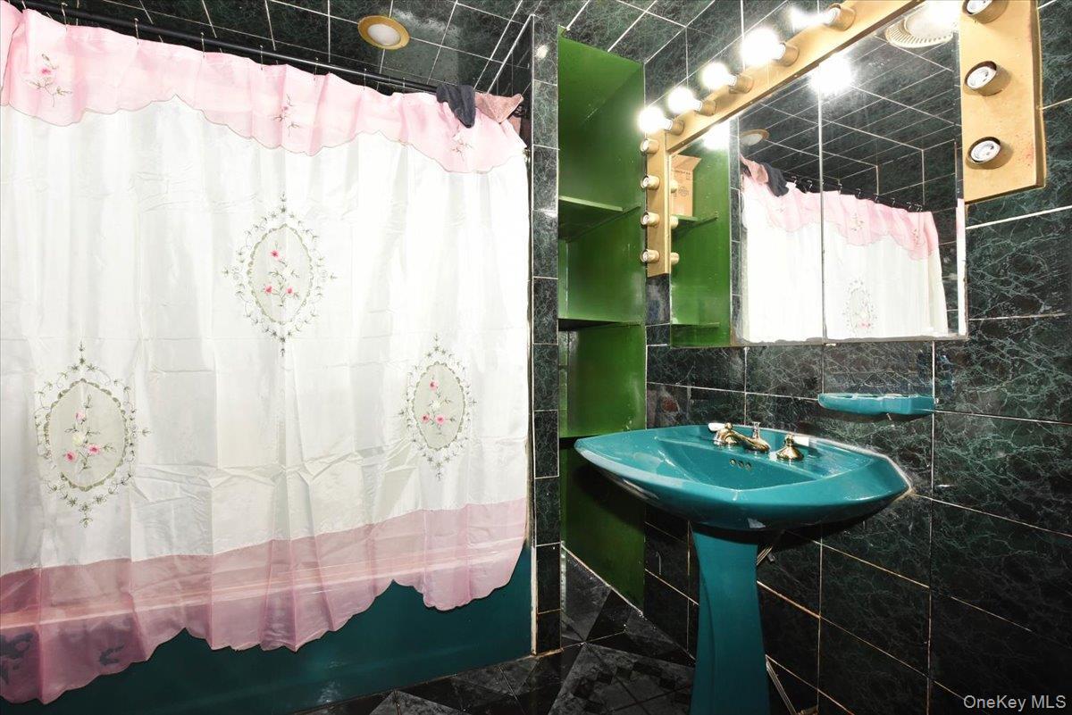 Single Family Riverdale  Brooklyn, NY 11212, MLS-918286-19