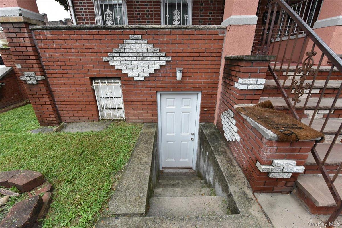 Single Family Riverdale  Brooklyn, NY 11212, MLS-918286-20