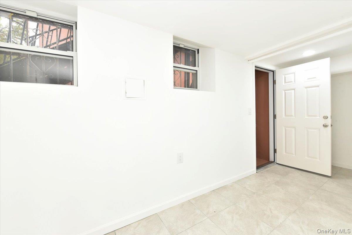 Single Family Riverdale  Brooklyn, NY 11212, MLS-918286-22