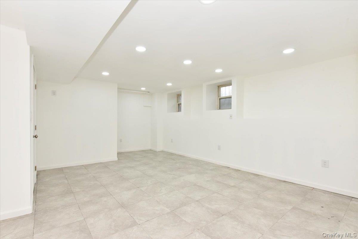 Single Family Riverdale  Brooklyn, NY 11212, MLS-918286-25