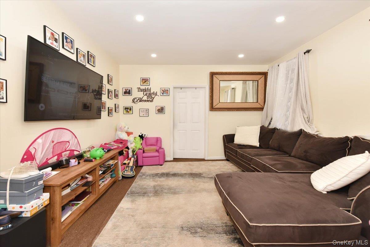 Single Family Riverdale  Brooklyn, NY 11212, MLS-918286-5