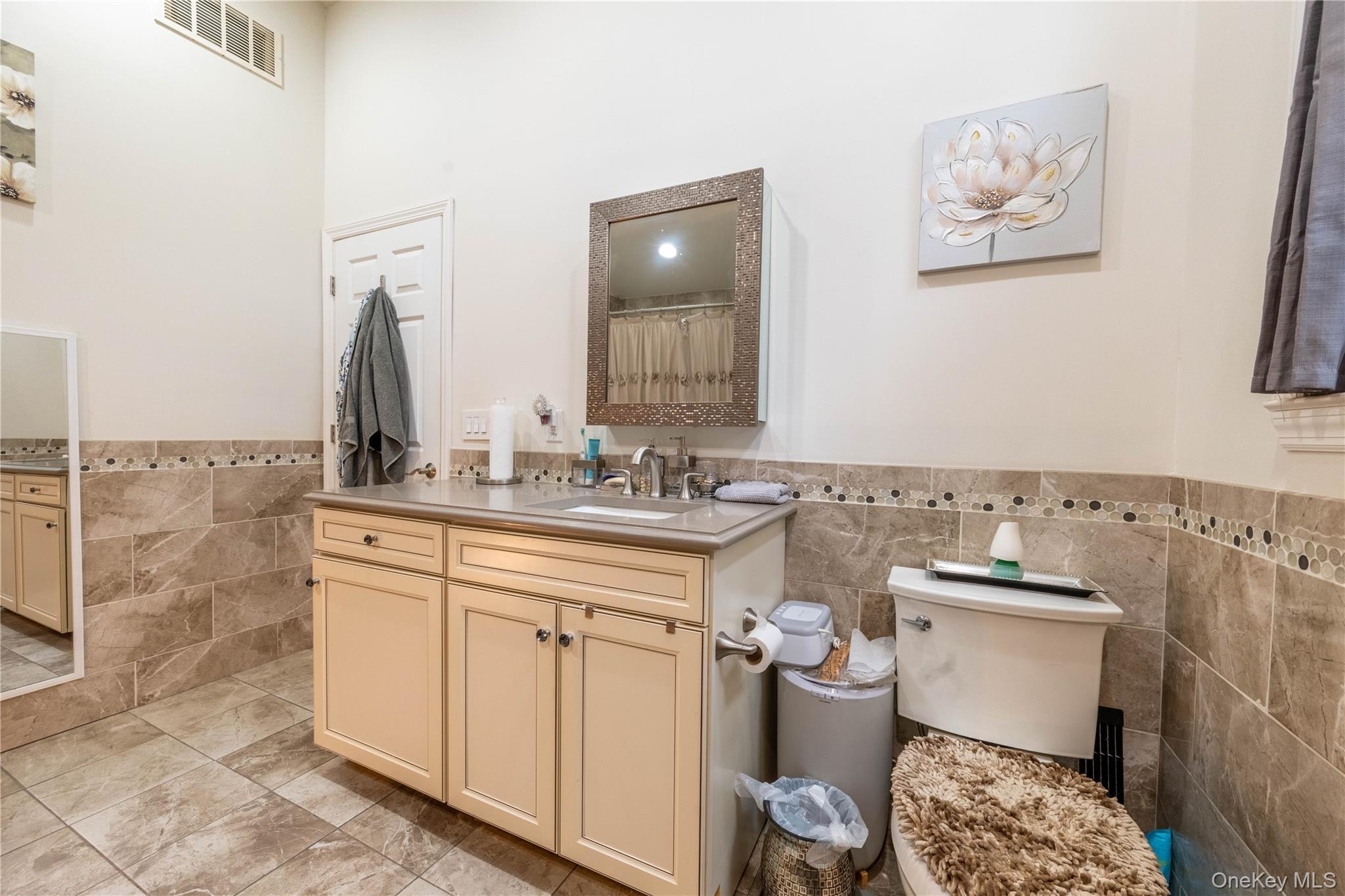 Single Family Locust Suffolk County, NY 11763, MLS-918341-40