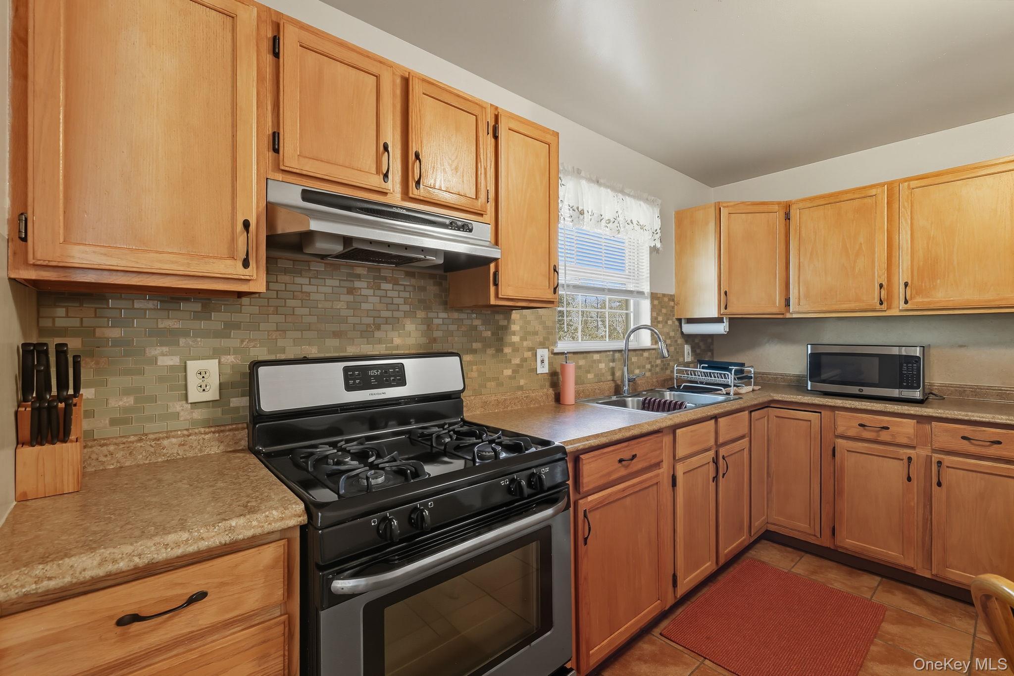 Single Family Hawk  Dutchess County, NY 12601, MLS-918473-14