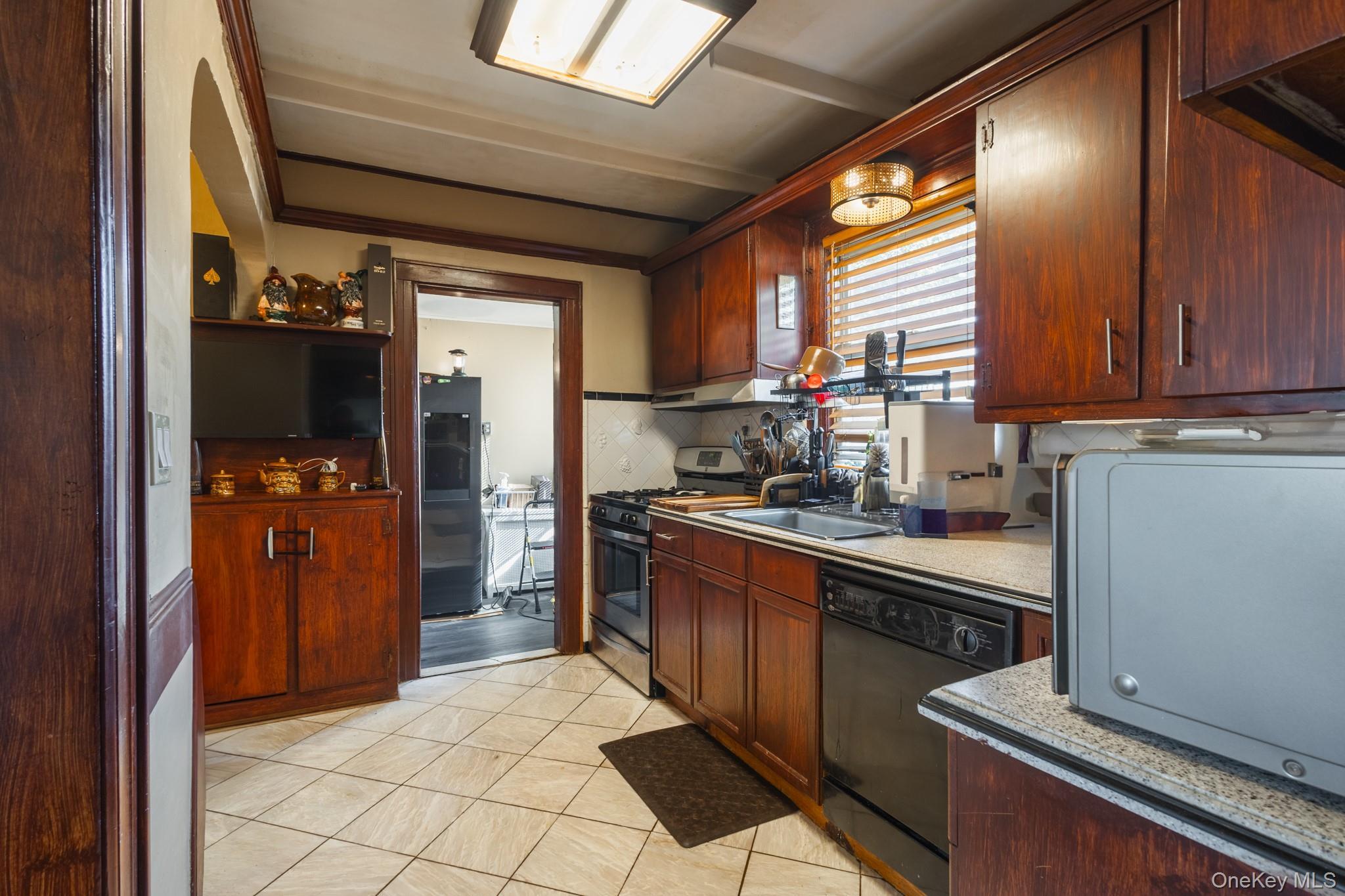 Single Family 232 Queens, NY 11413, MLS-918487-15