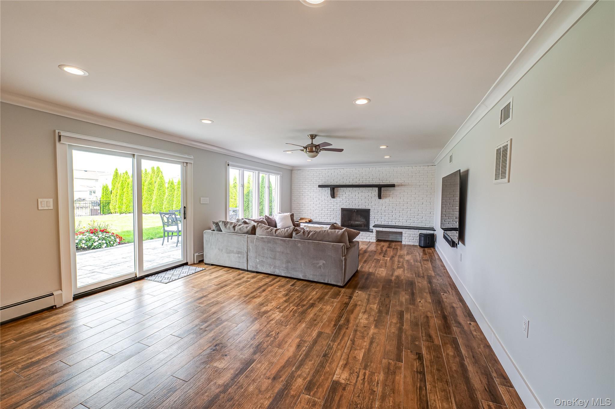 Single Family Dolphin Suffolk County, NY 11795, MLS-918546-25