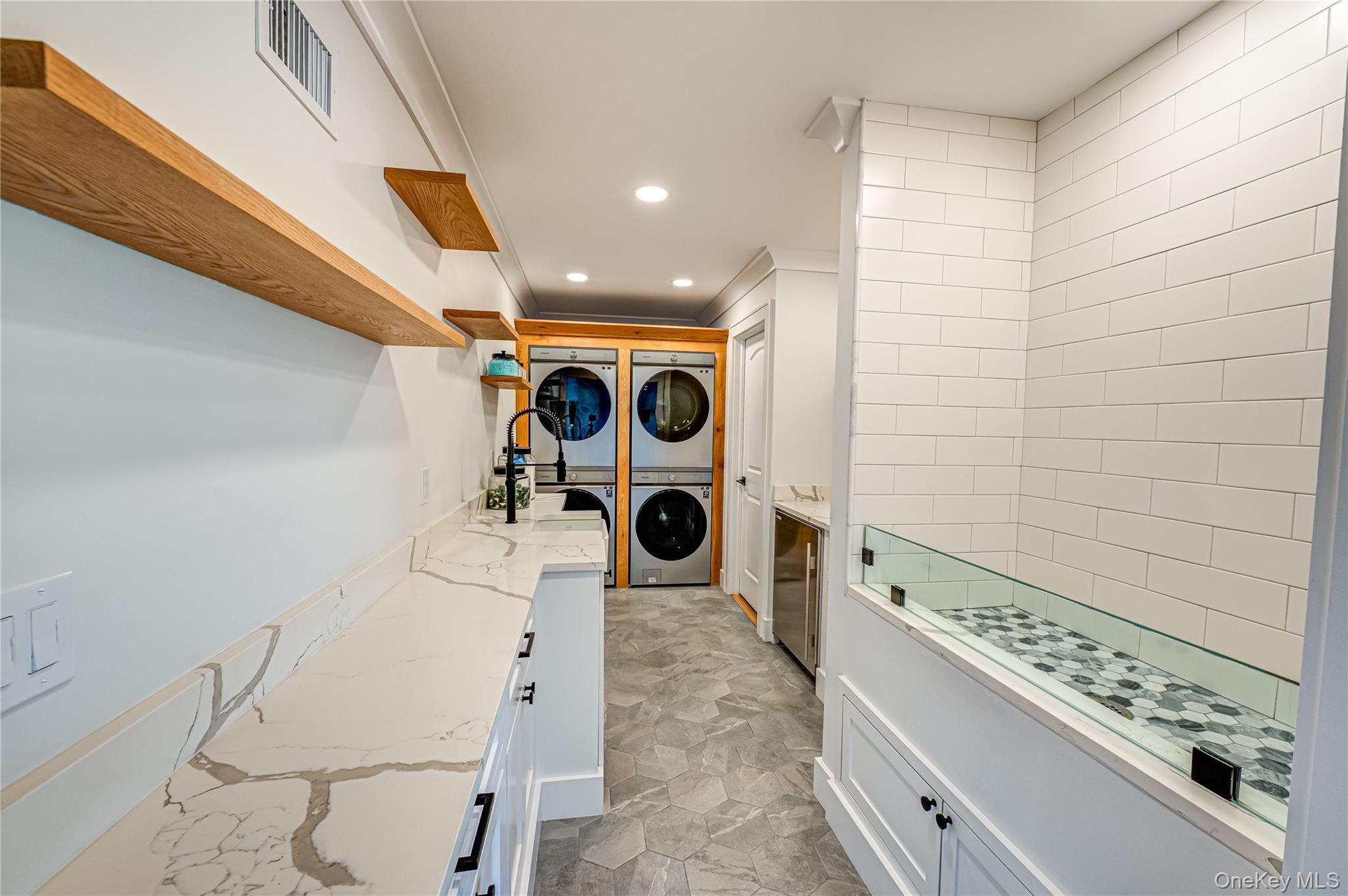 Single Family Dolphin Suffolk County, NY 11795, MLS-918546-27