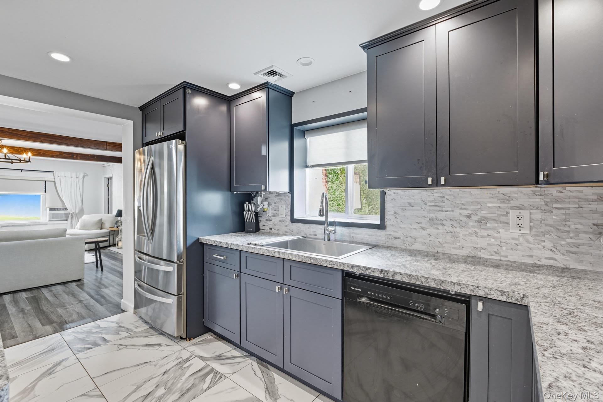 Single Family Trafalgar Suffolk County, NY 11967, MLS-918590-11