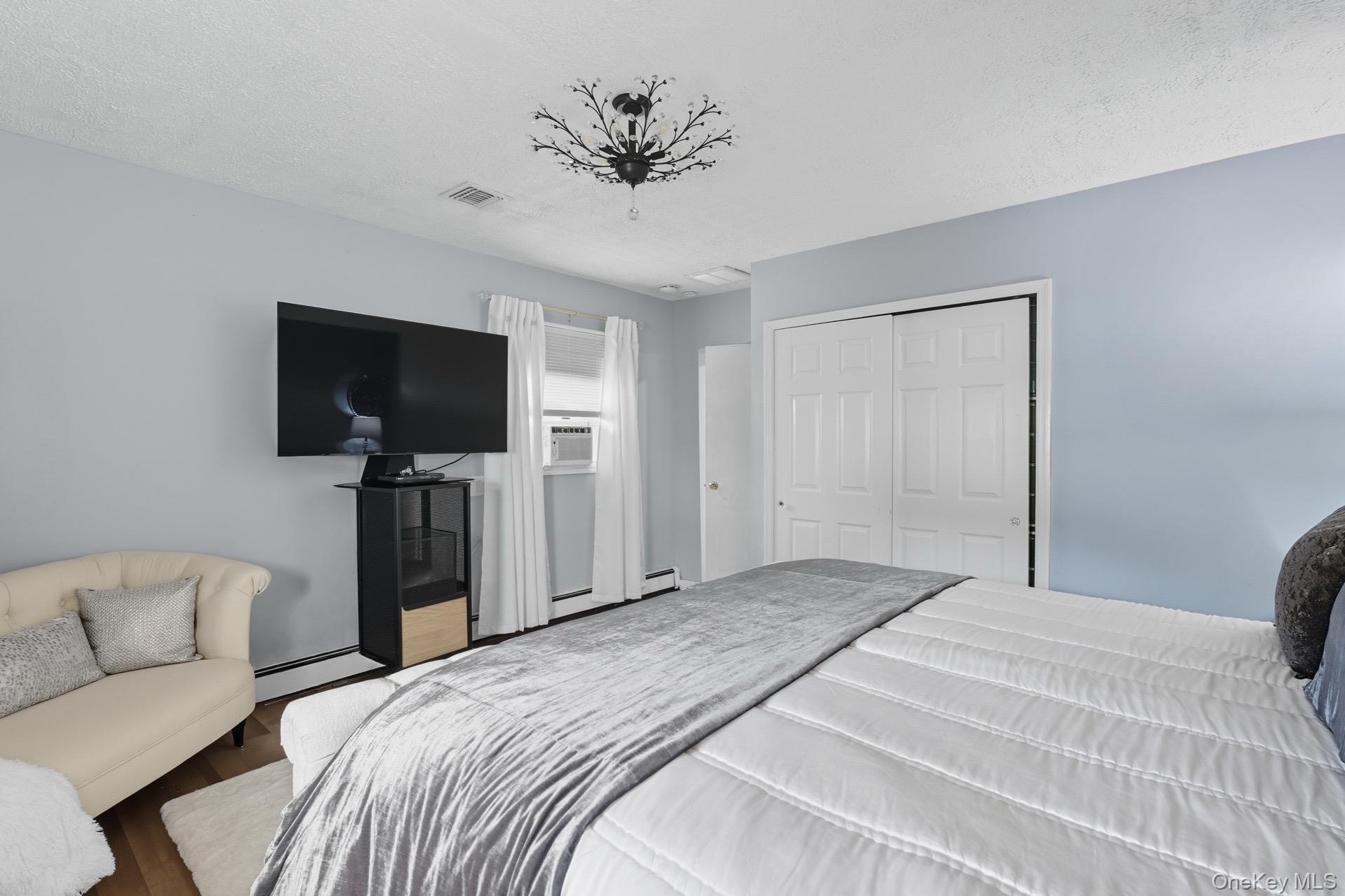 Single Family Trafalgar Suffolk County, NY 11967, MLS-918590-14