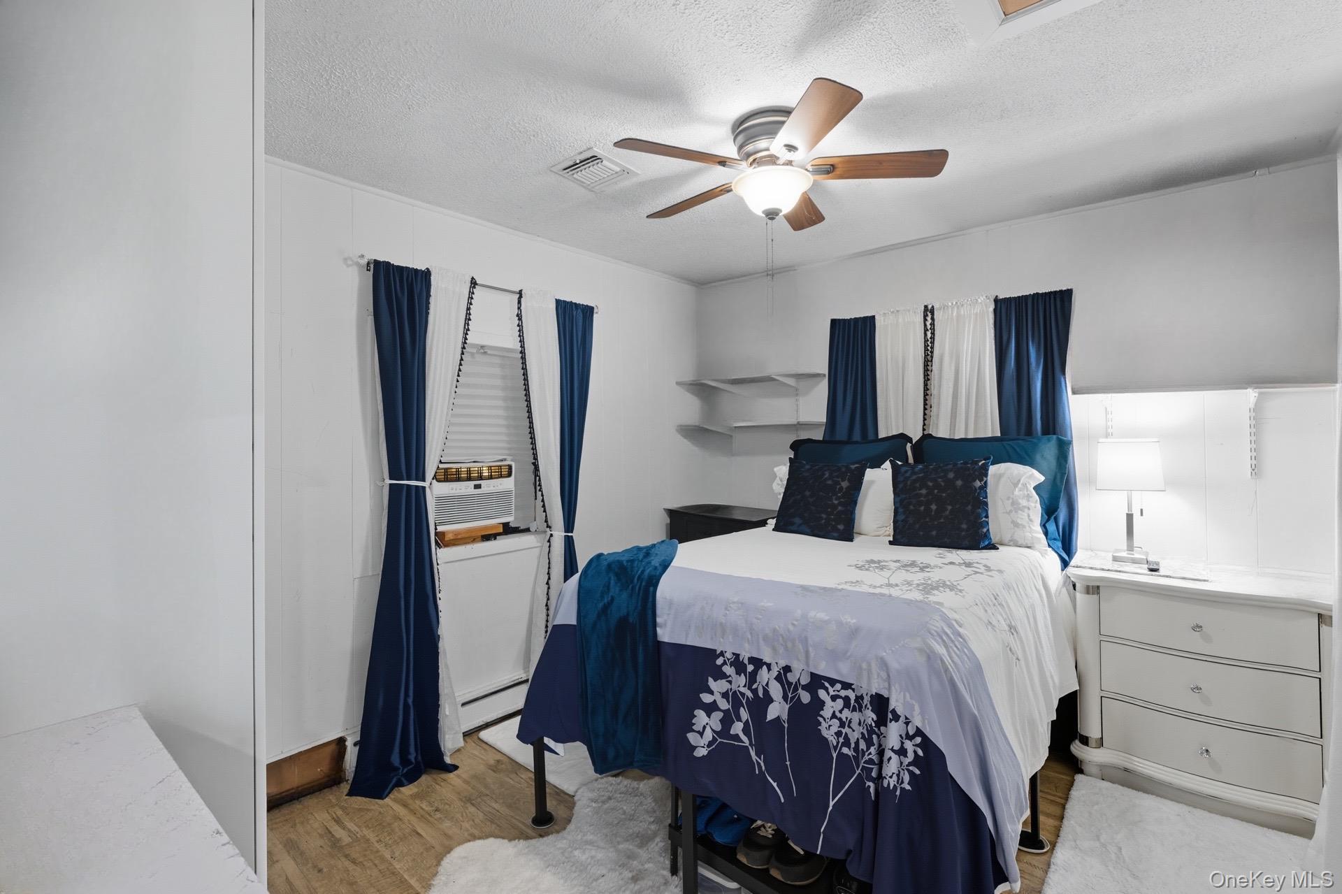 Single Family Trafalgar Suffolk County, NY 11967, MLS-918590-16