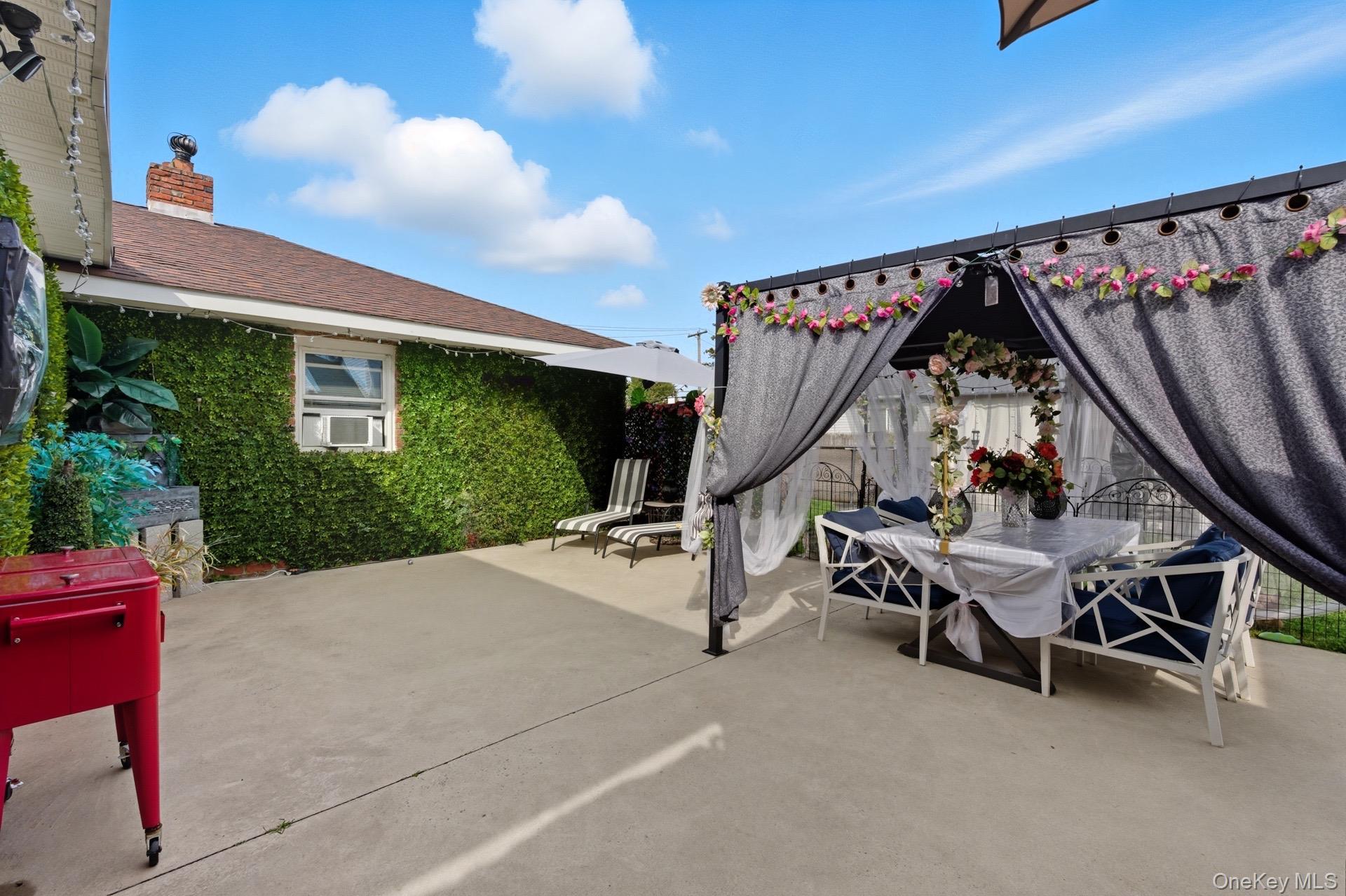 Single Family Trafalgar Suffolk County, NY 11967, MLS-918590-20