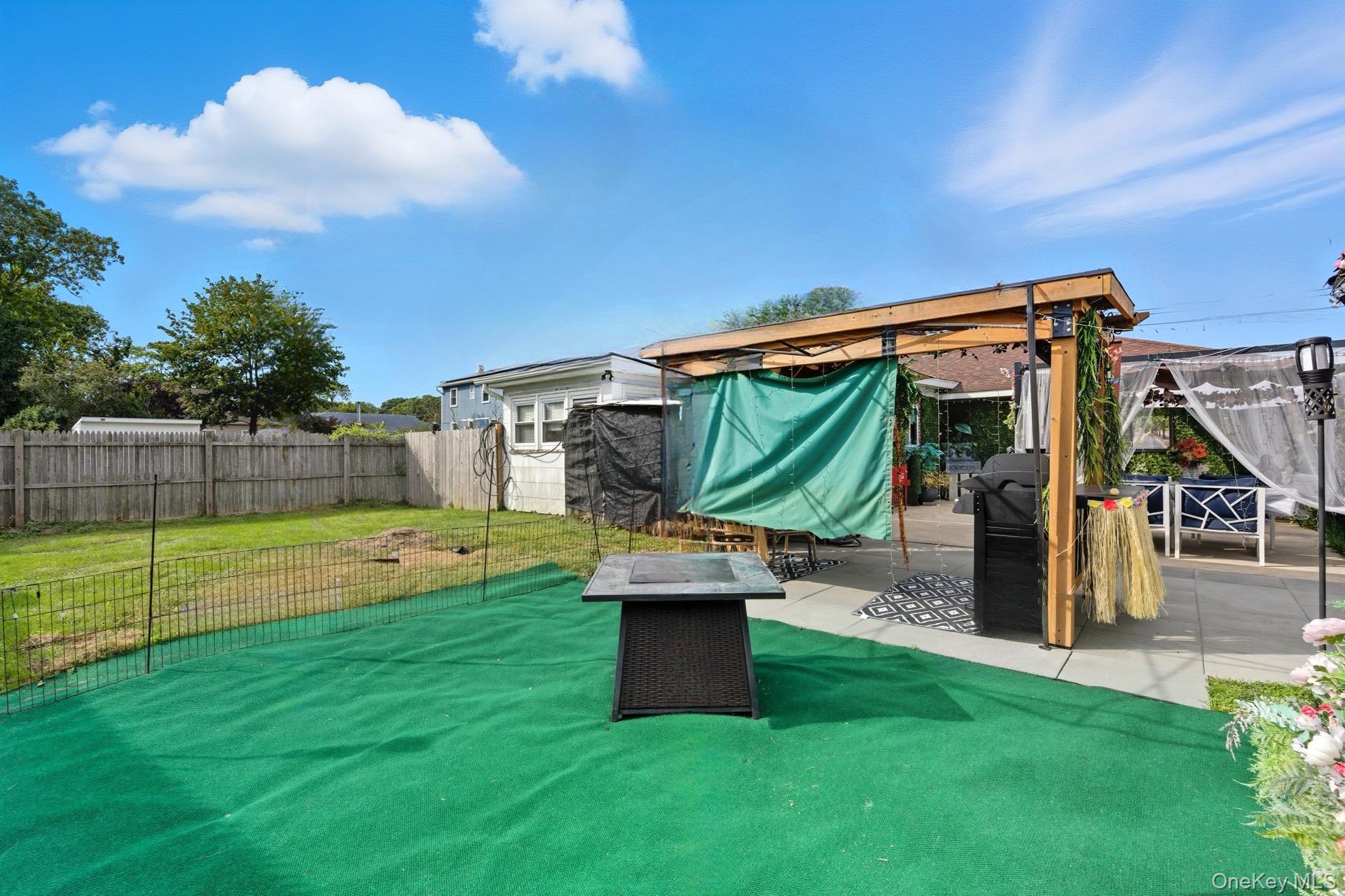 Single Family Trafalgar Suffolk County, NY 11967, MLS-918590-21