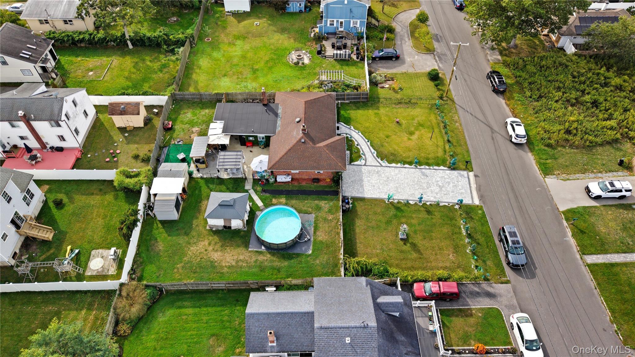 Single Family Trafalgar Suffolk County, NY 11967, MLS-918590-25