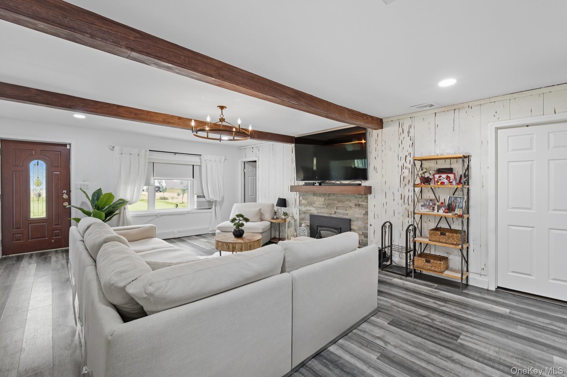 Single Family Trafalgar Suffolk County, NY 11967, MLS-918590-5