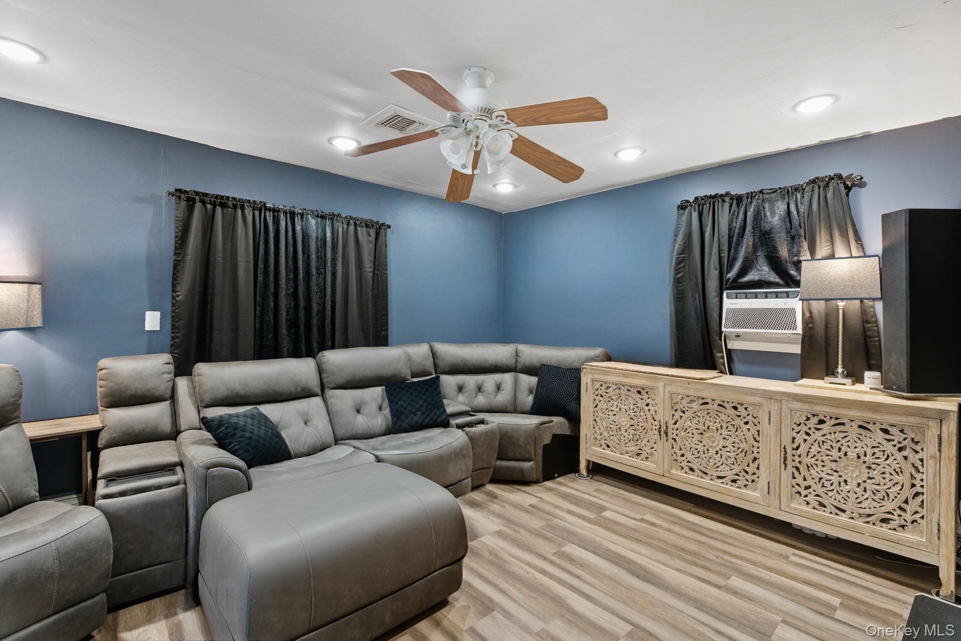 Single Family Trafalgar Suffolk County, NY 11967, MLS-918590-7