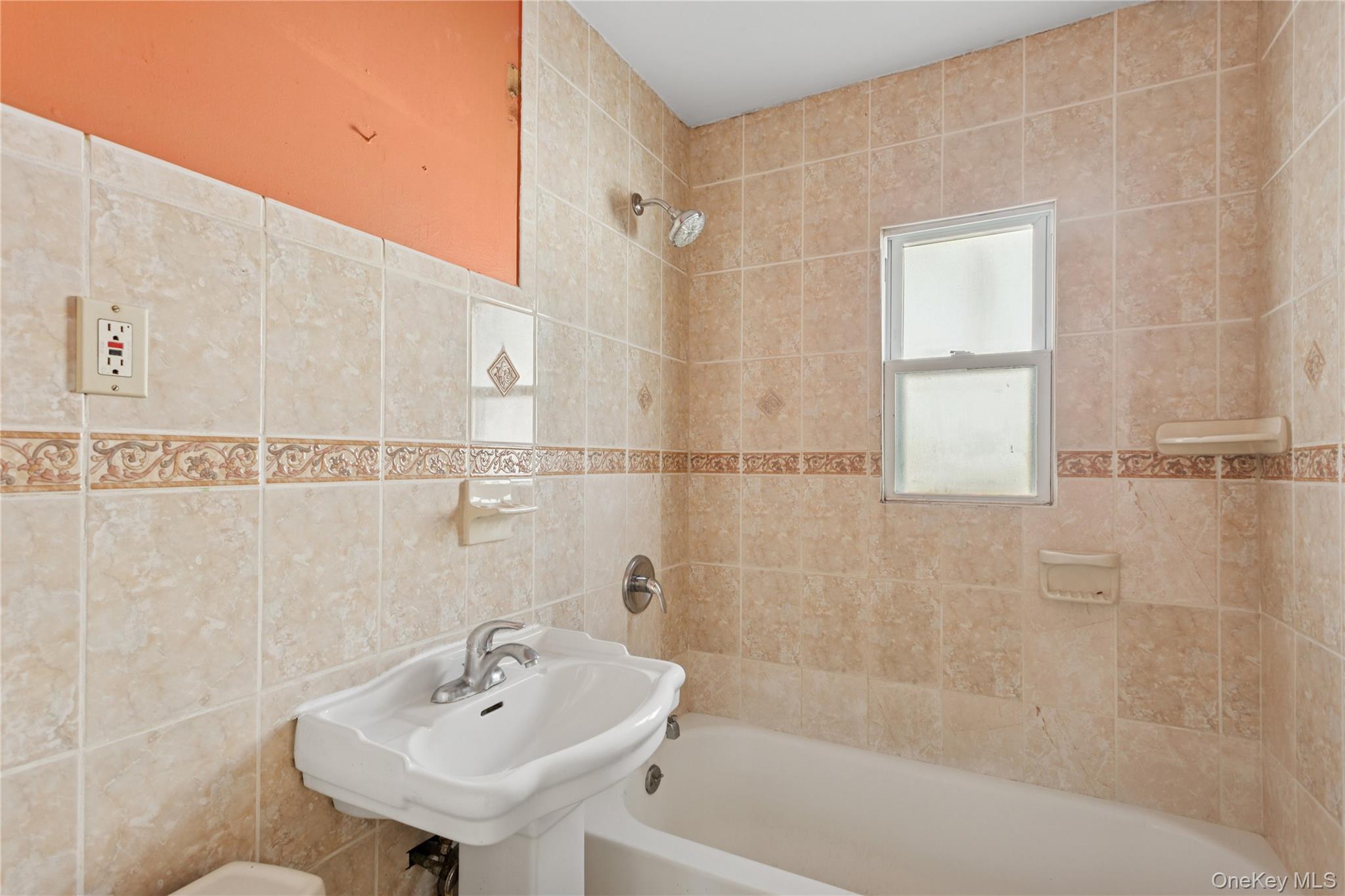 Single Family Locust Nassau County, NY 11553, MLS-918610-16