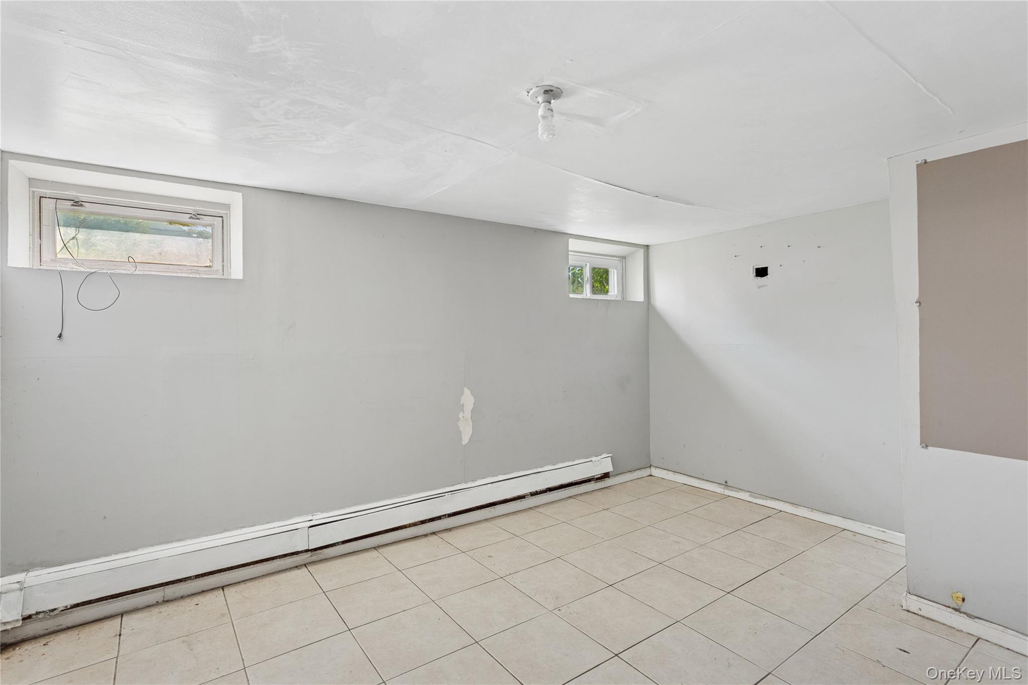 Single Family Locust Nassau County, NY 11553, MLS-918610-19