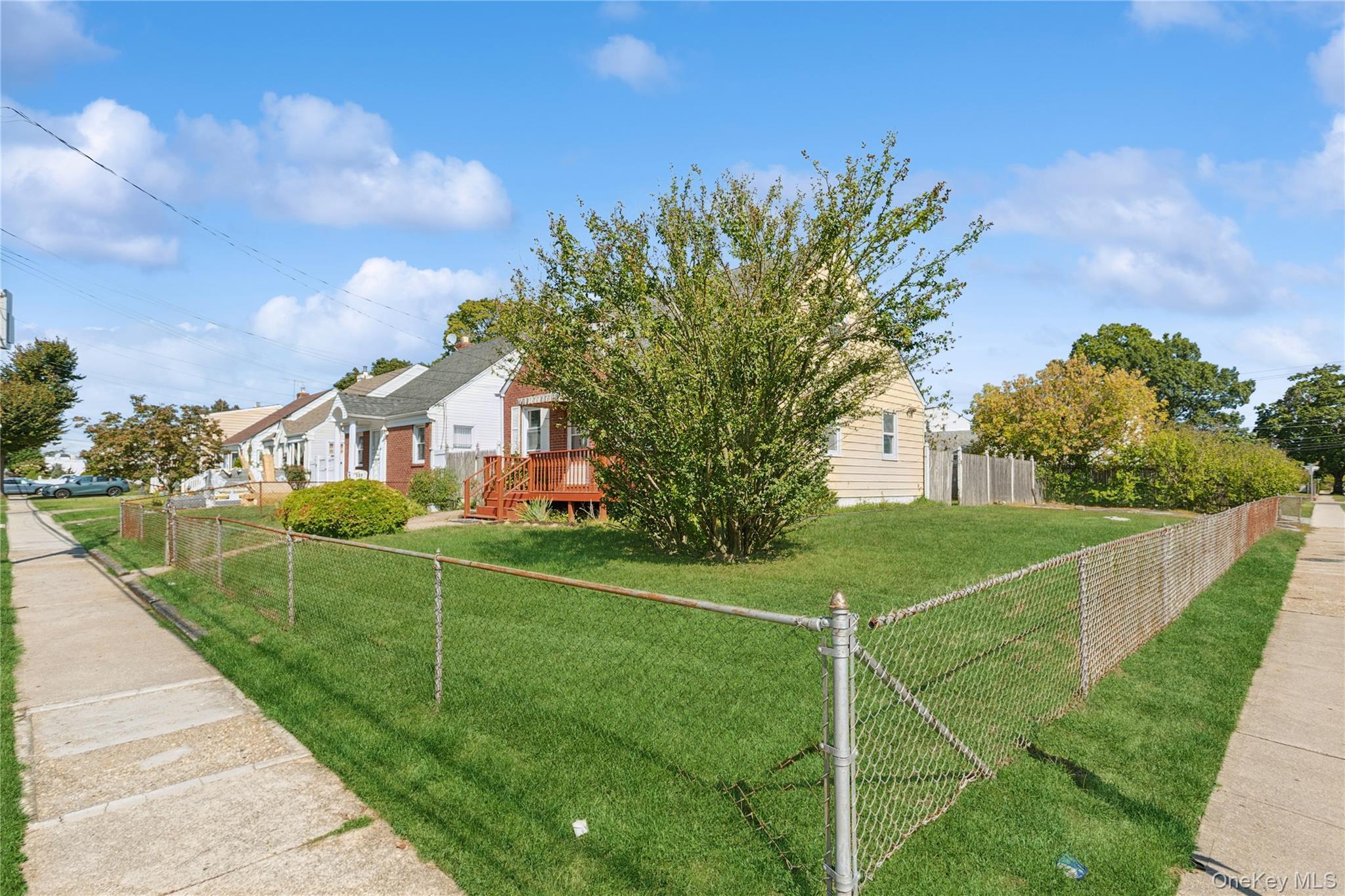 Single Family Locust Nassau County, NY 11553, MLS-918610-2