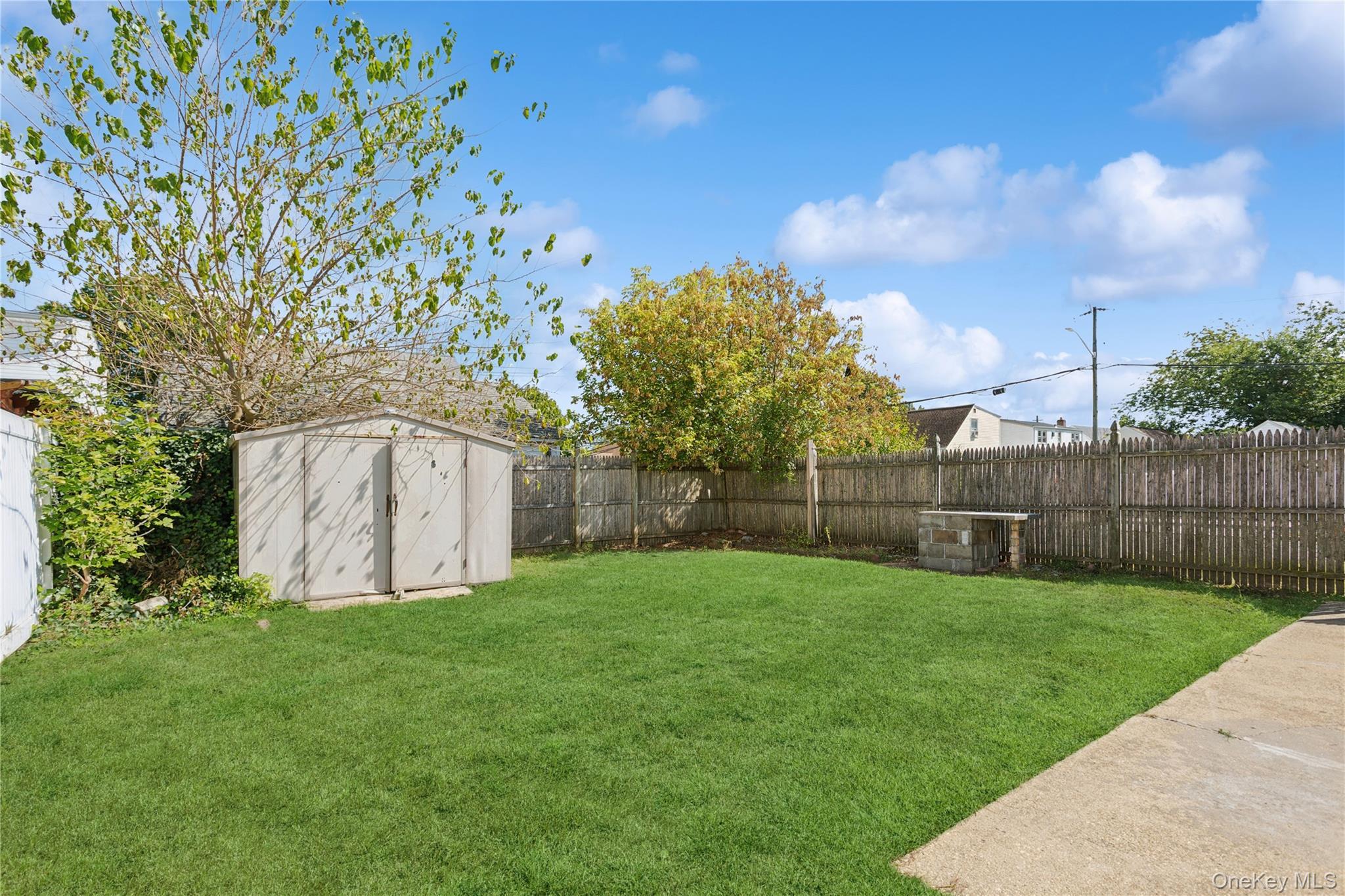 Single Family Locust Nassau County, NY 11553, MLS-918610-24