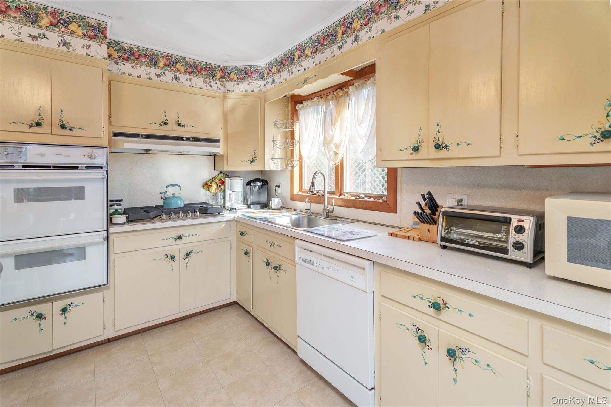 Single Family Peconic Bay  Suffolk County, NY 11931, MLS-918642-23