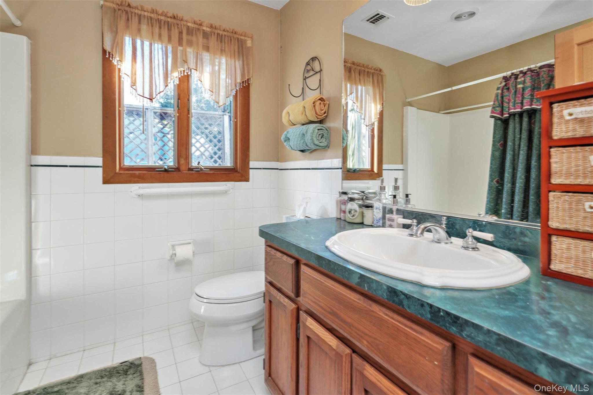 Single Family Peconic Bay  Suffolk County, NY 11931, MLS-918642-25