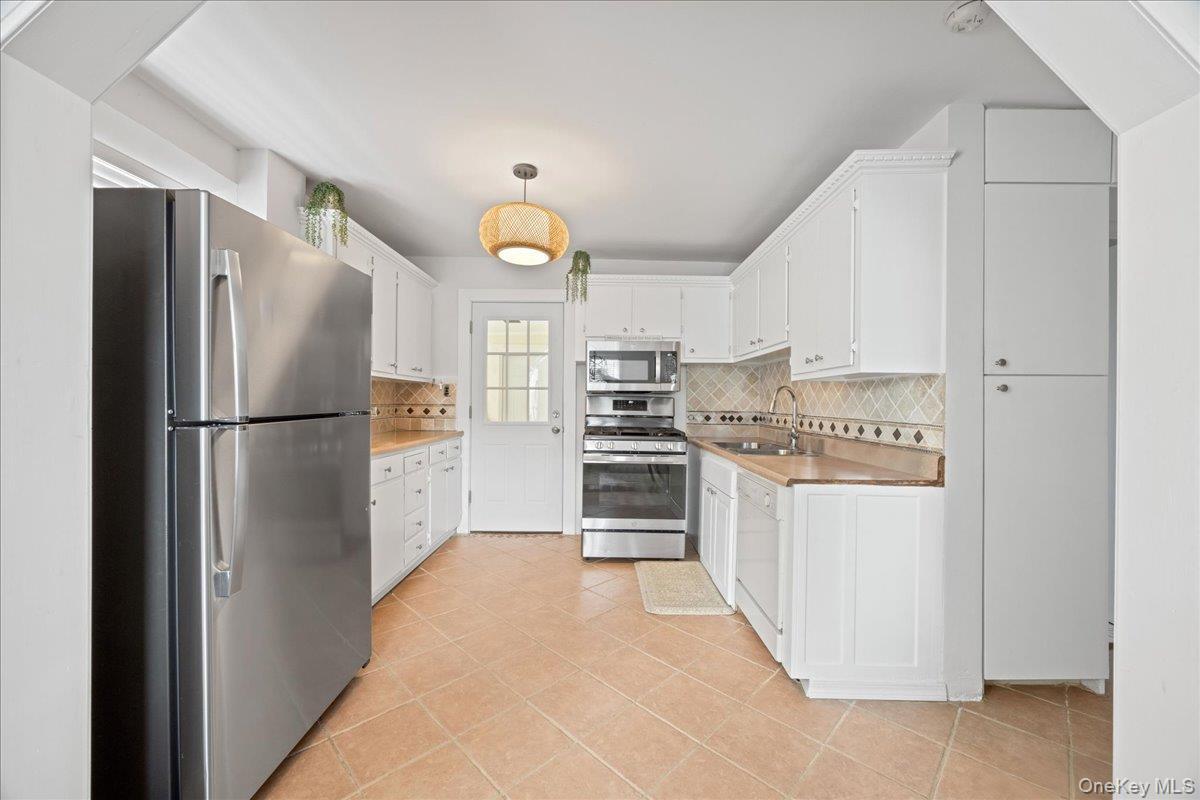 Single Family Hillside  Westchester County, NY 10543, MLS-918673-5