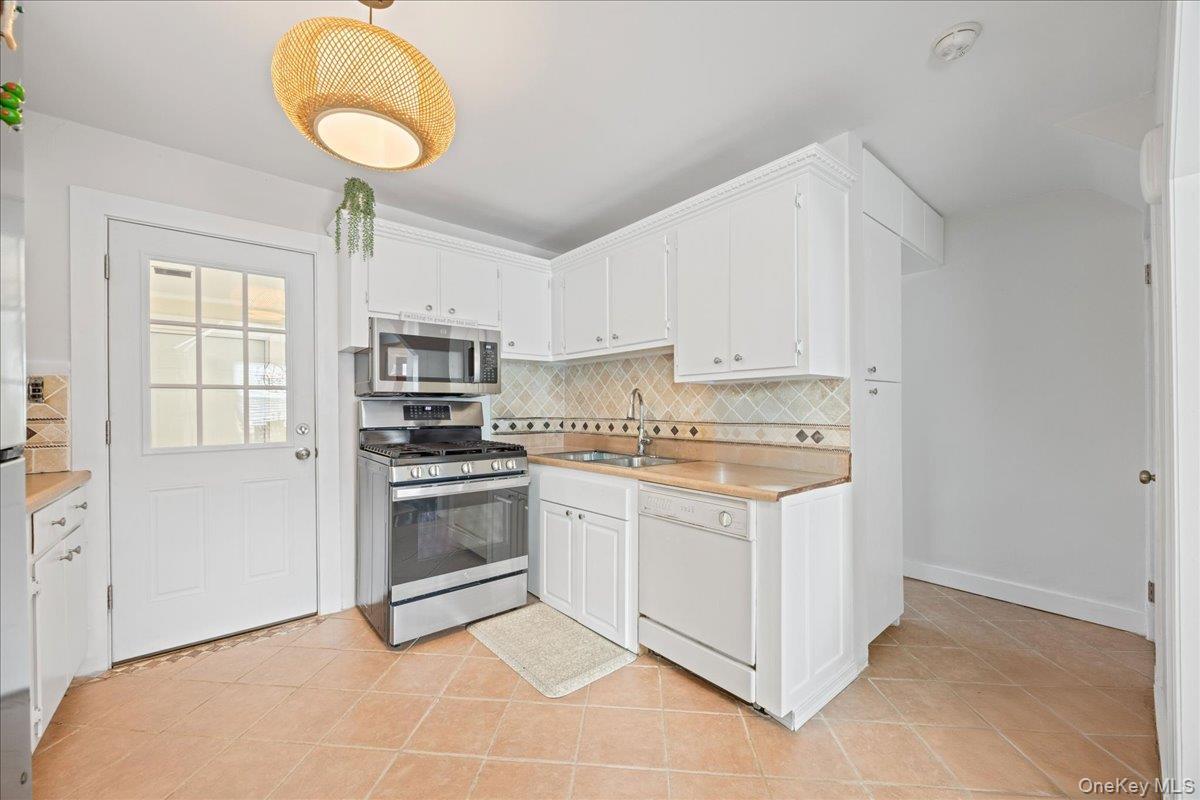 Single Family Hillside  Westchester County, NY 10543, MLS-918673-6