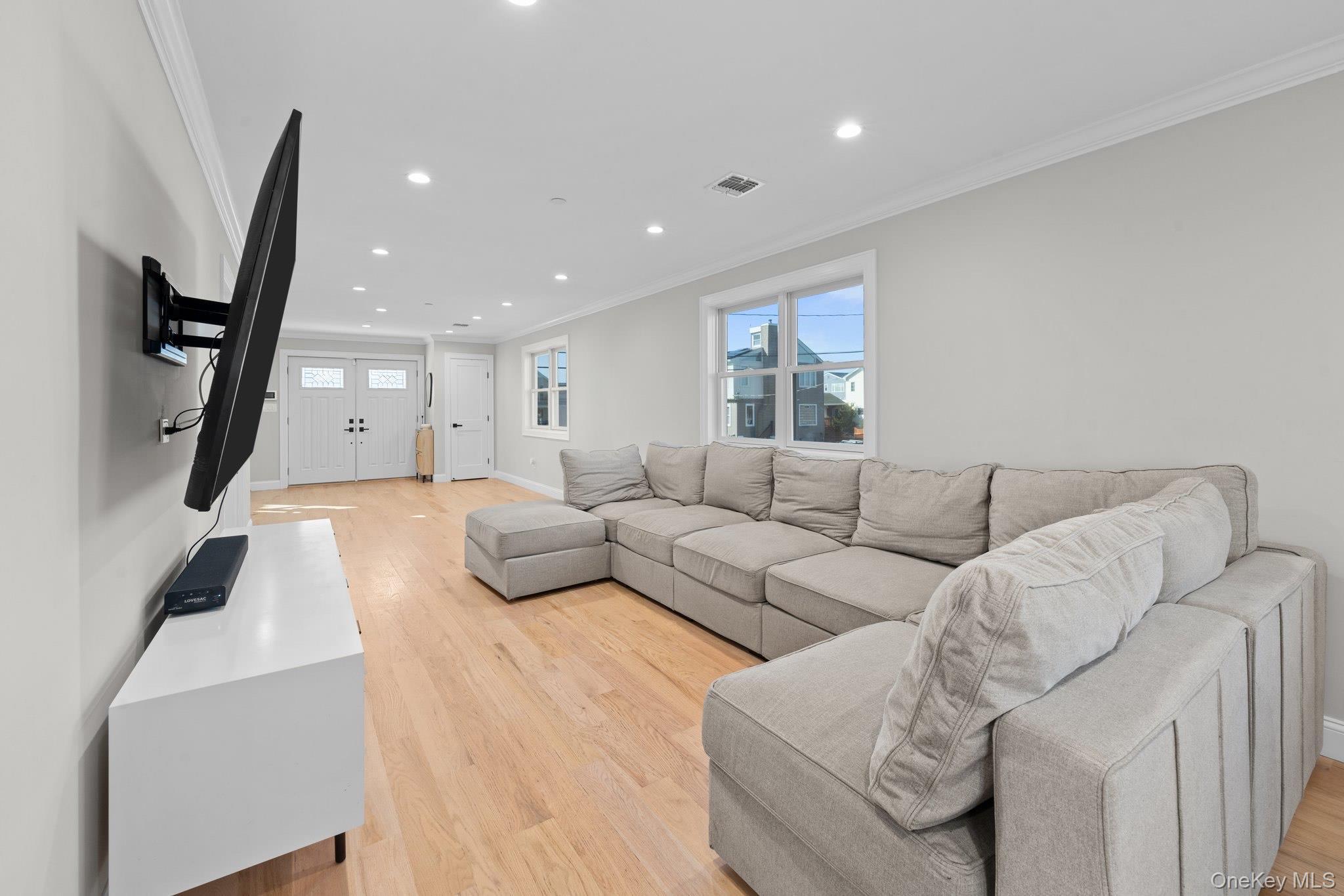 Single Family Arctic  Suffolk County, NY 11757, MLS-918704-4