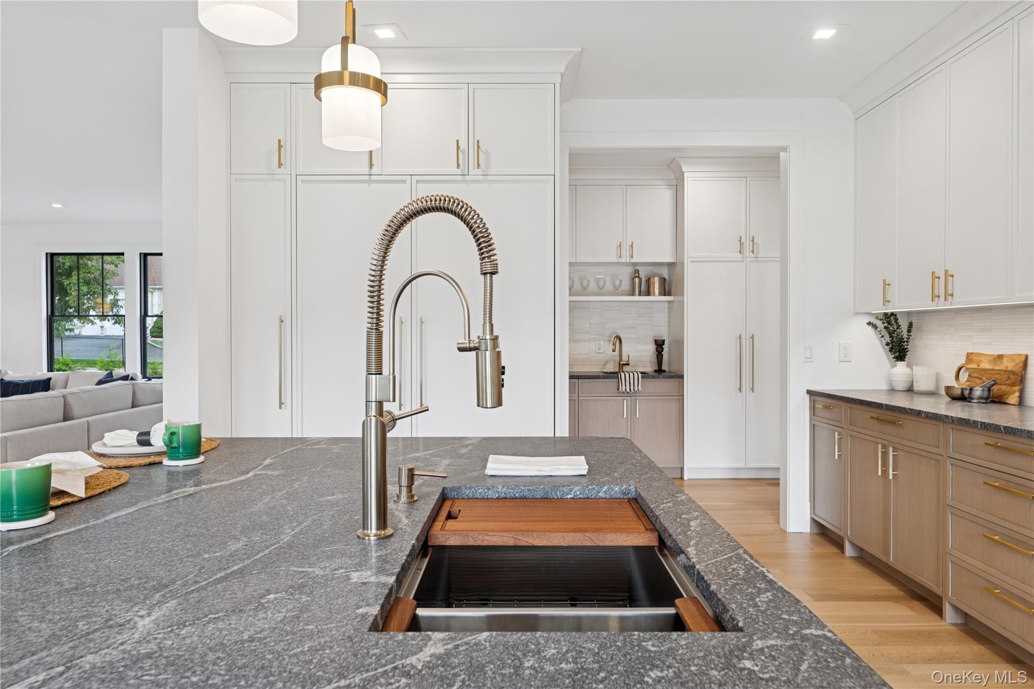 Single Family Crescent Suffolk County, NY 11792, MLS-918775-21