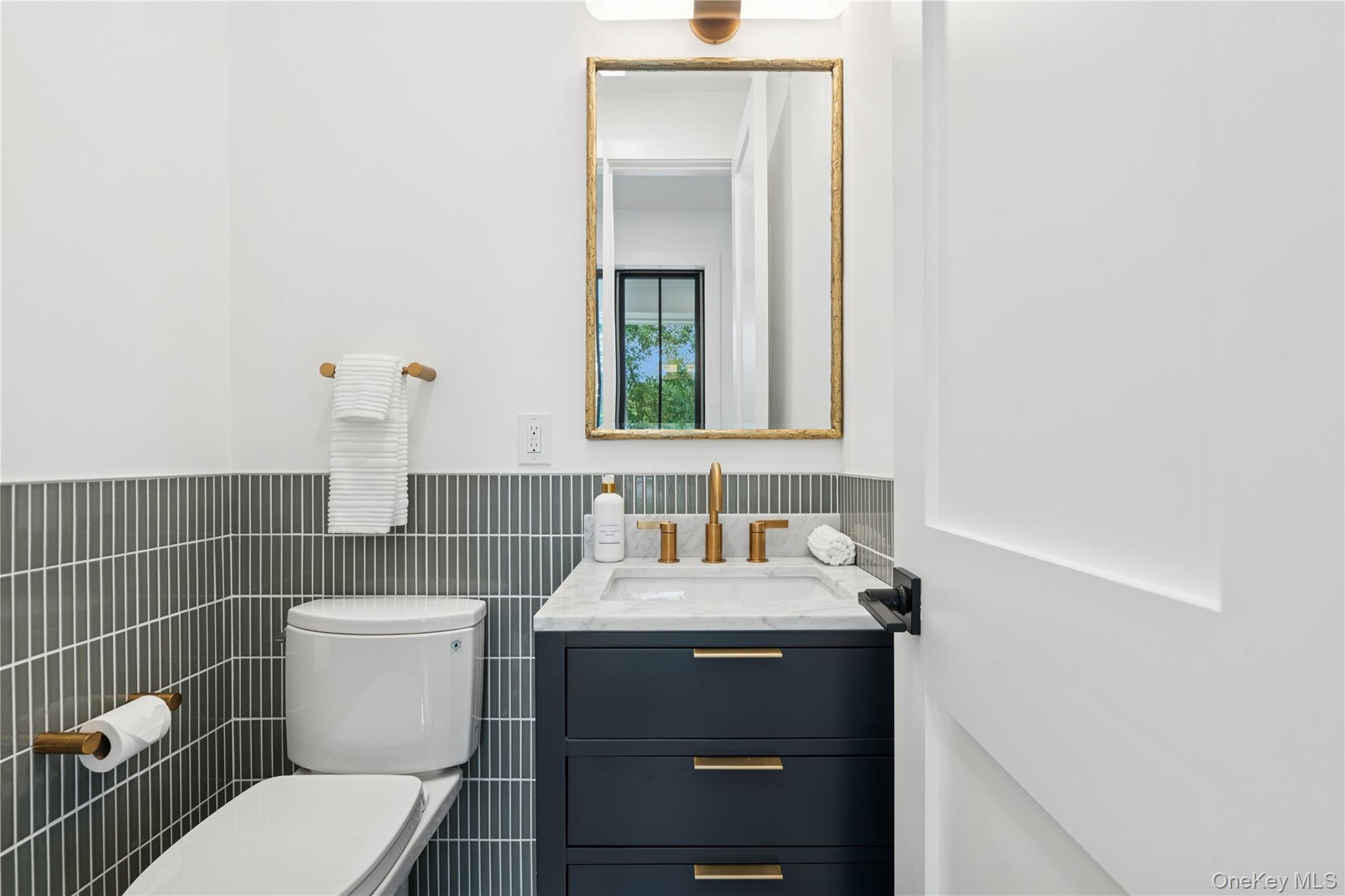 Single Family Crescent Suffolk County, NY 11792, MLS-918775-25