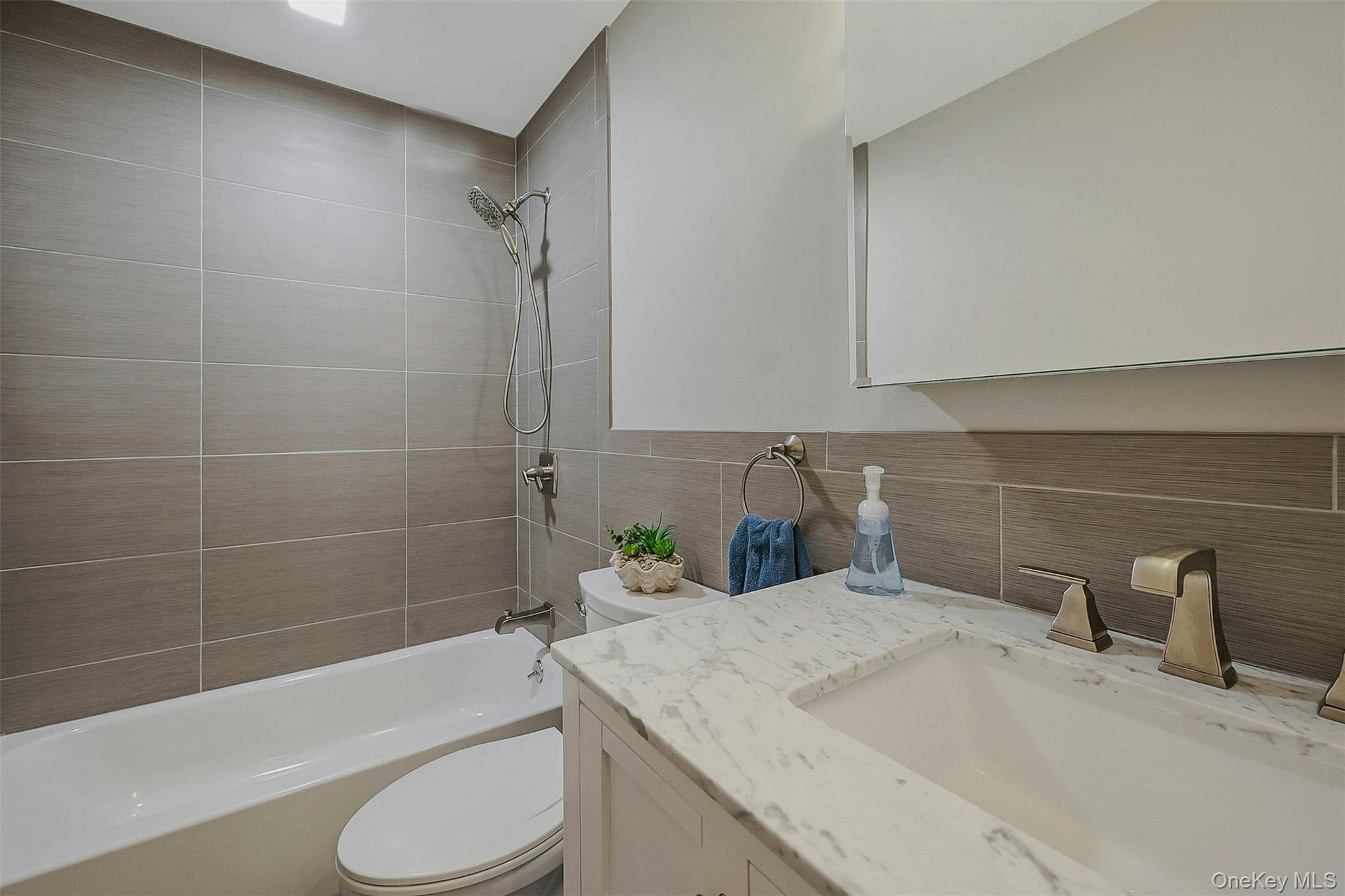 Single Family Shore Suffolk County, NY 11769, MLS-918803-19