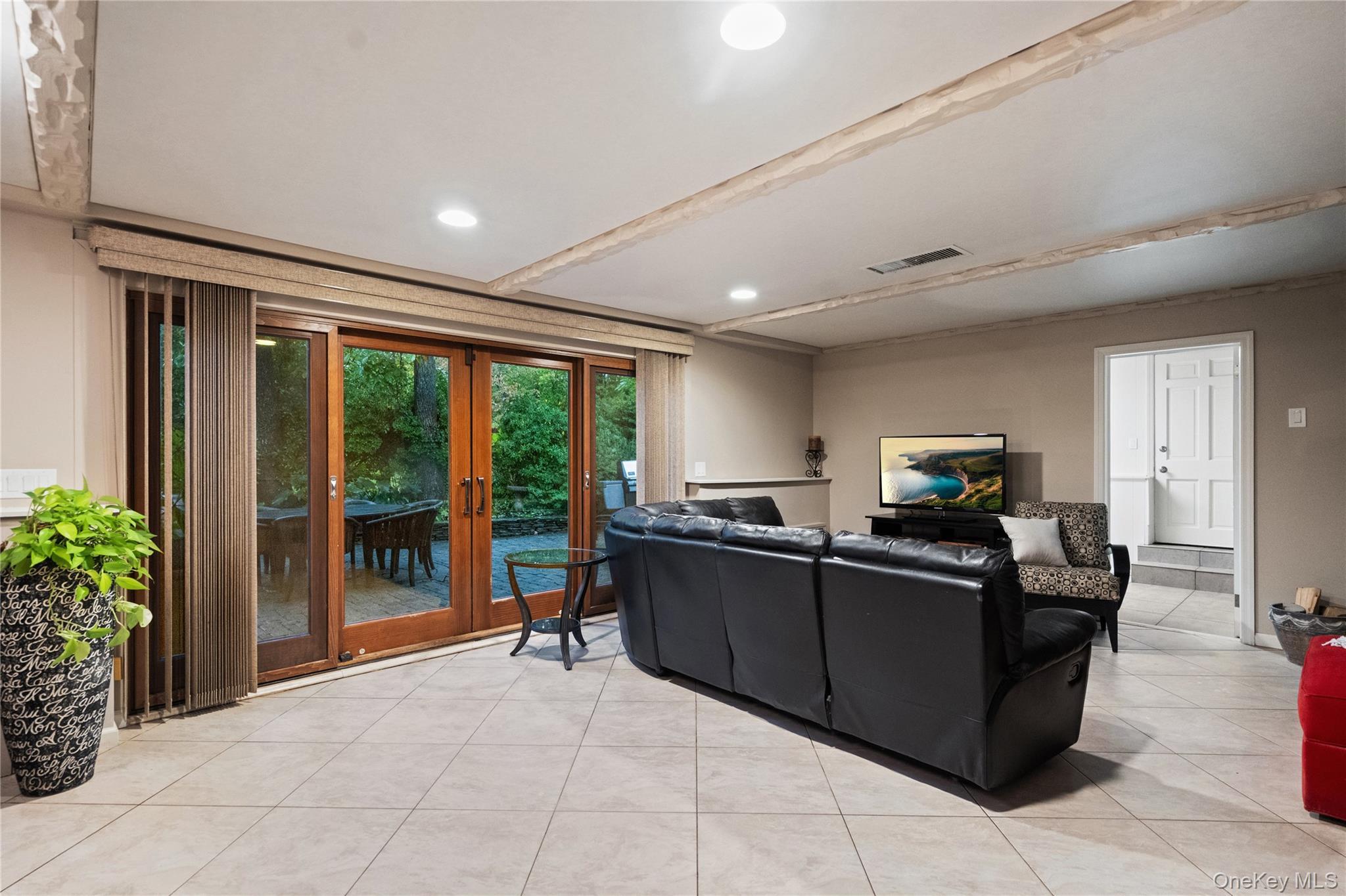 Single Family Surry Hill  Suffolk County, NY 11743, MLS-918832-15