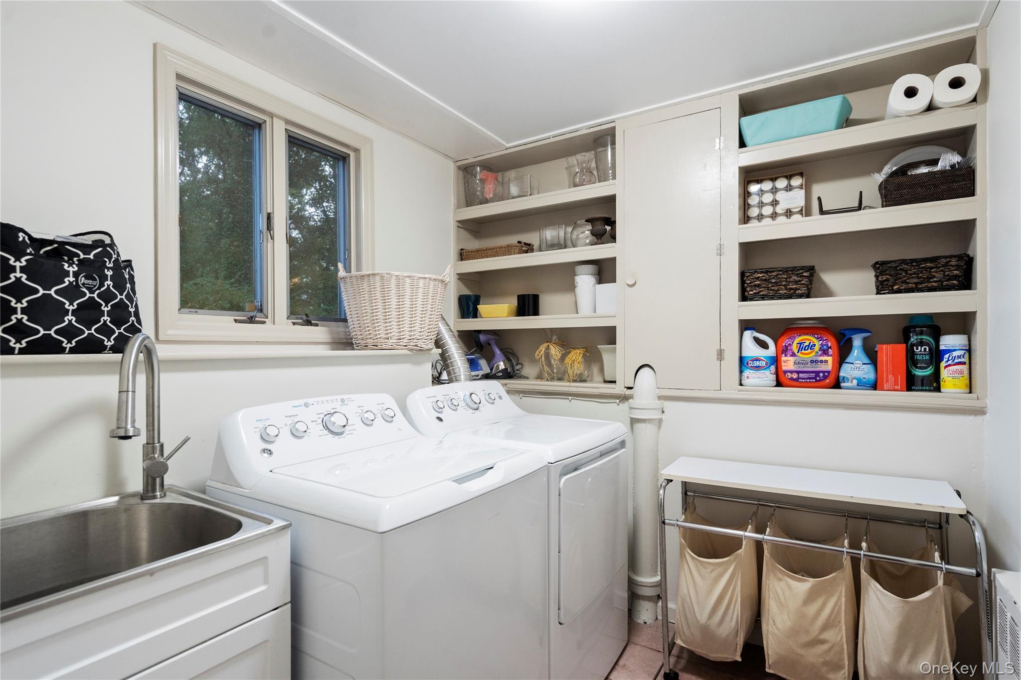 Single Family Surry Hill  Suffolk County, NY 11743, MLS-918832-28