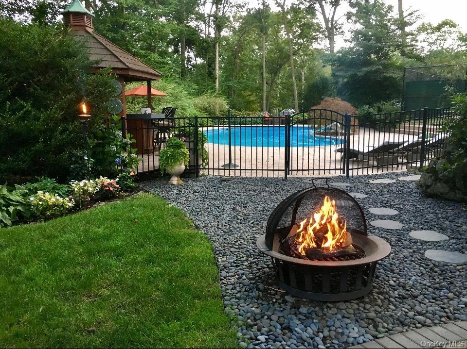 Single Family Surry Hill  Suffolk County, NY 11743, MLS-918832-36