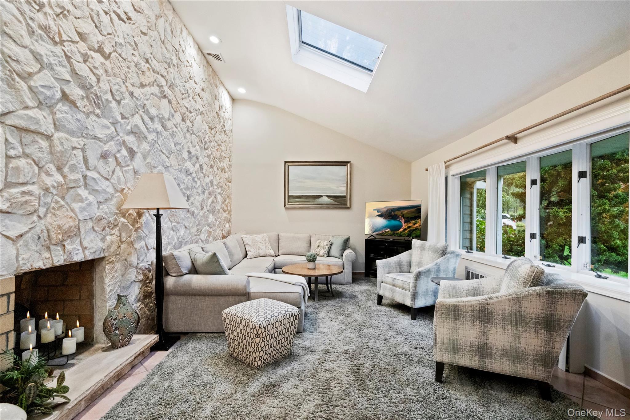 Single Family Surry Hill  Suffolk County, NY 11743, MLS-918832-4