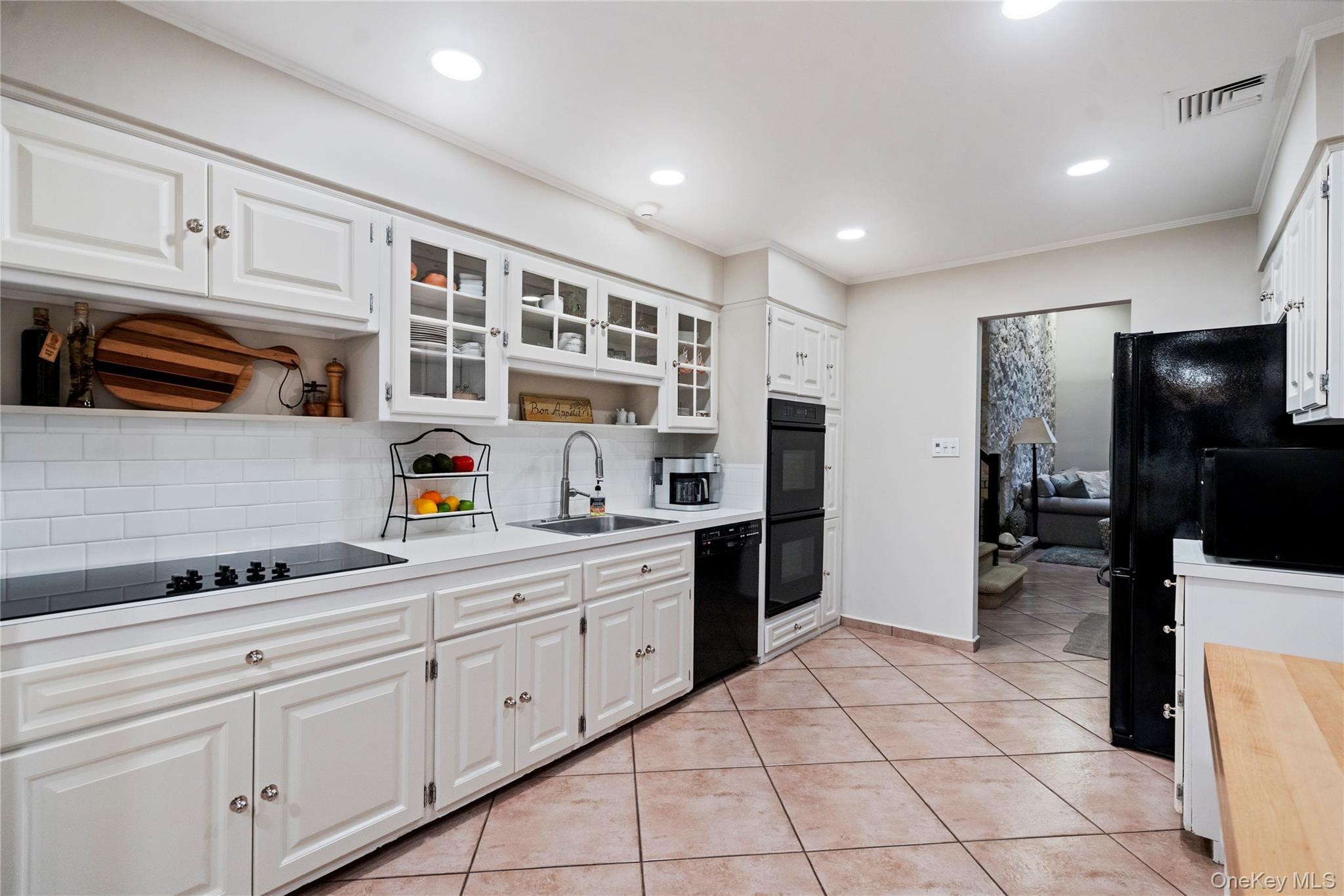 Single Family Surry Hill  Suffolk County, NY 11743, MLS-918832-8