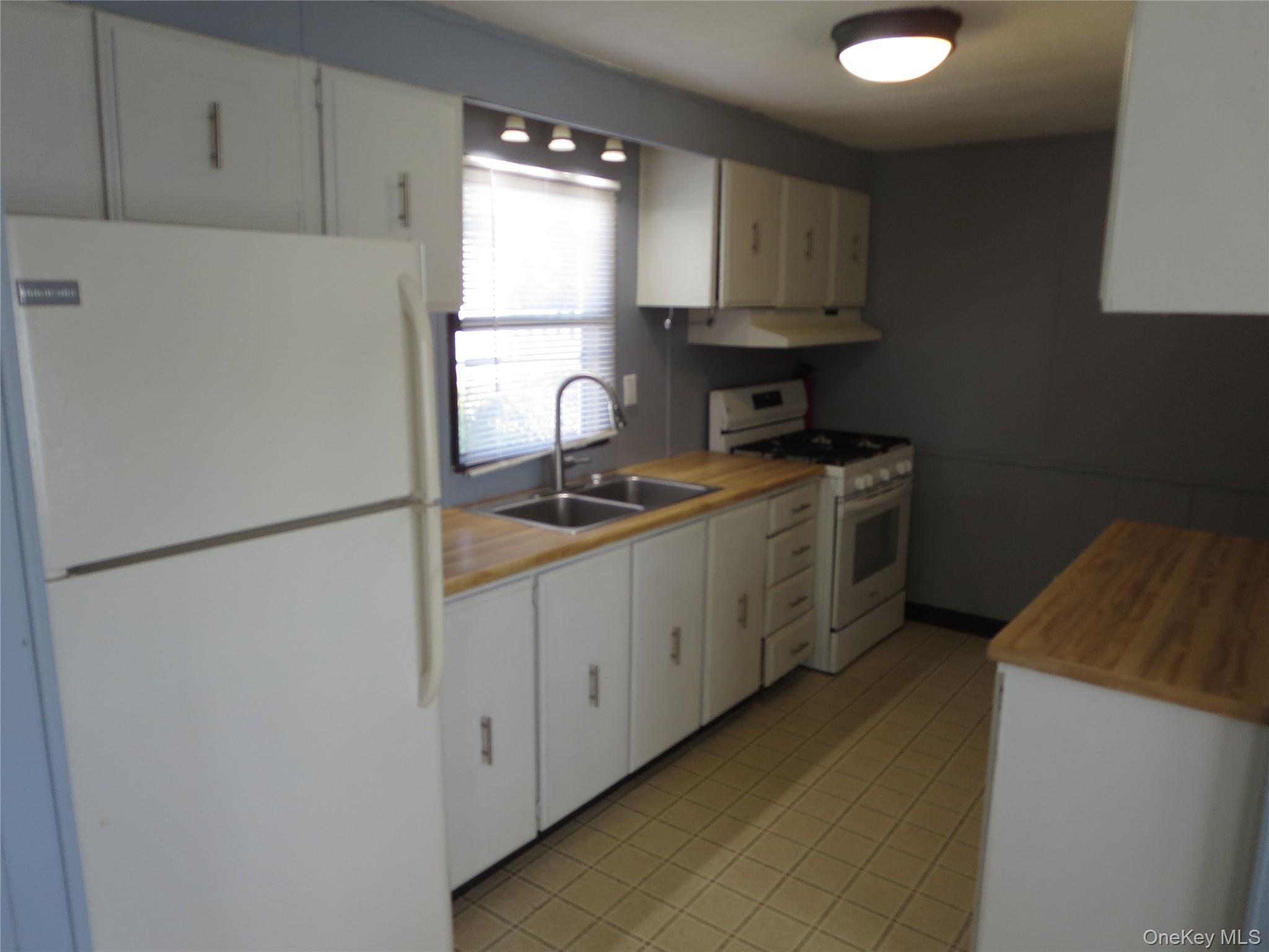 Single Family 62 Cardinal Court  Dutchess County, NY 12522, MLS-918834-7