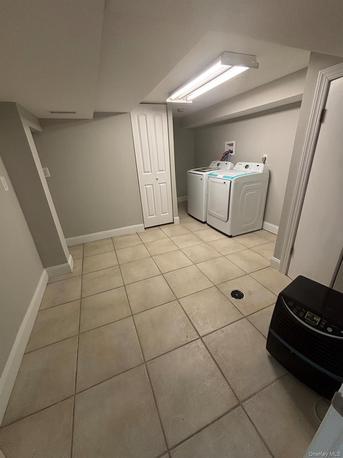 Single Family Roxbury  Nassau County, NY 11572, MLS-918842-16