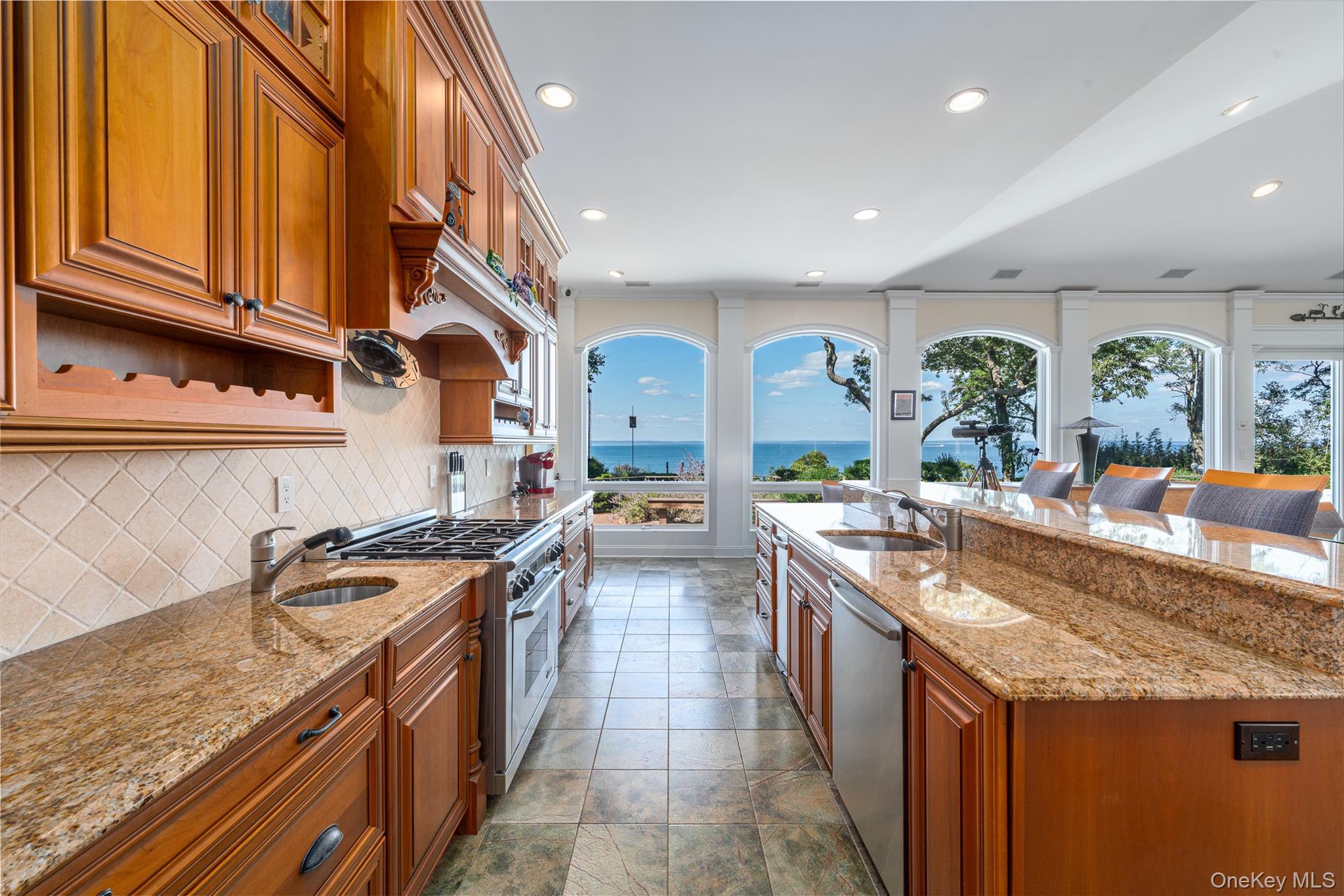 Single Family Grandview Suffolk County, NY 11957, MLS-918863-17