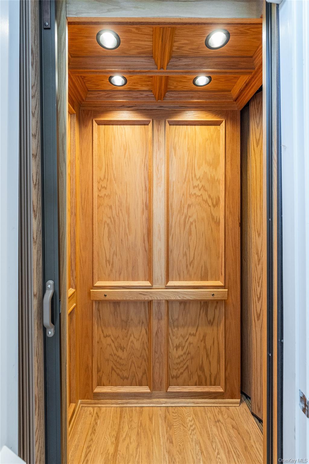 Single Family Grandview Suffolk County, NY 11957, MLS-918863-40