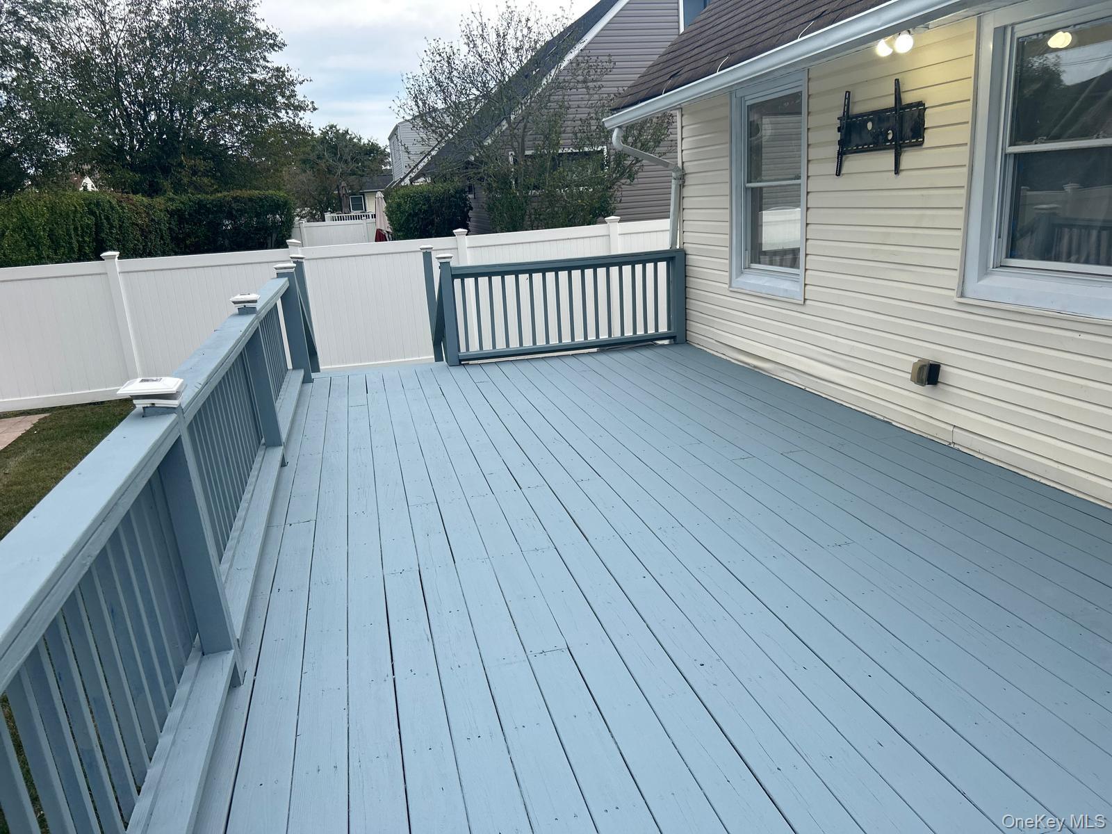 Single Family Nassau  Nassau County, NY 11520, MLS-918864-23