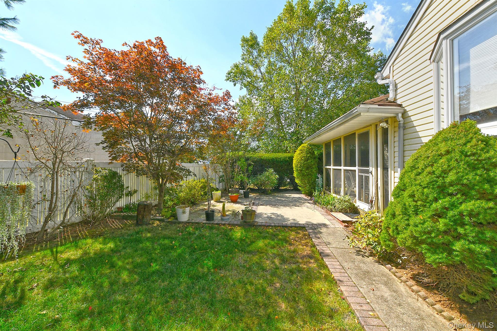 Single Family Crown  Nassau County, NY 11793, MLS-918867-26