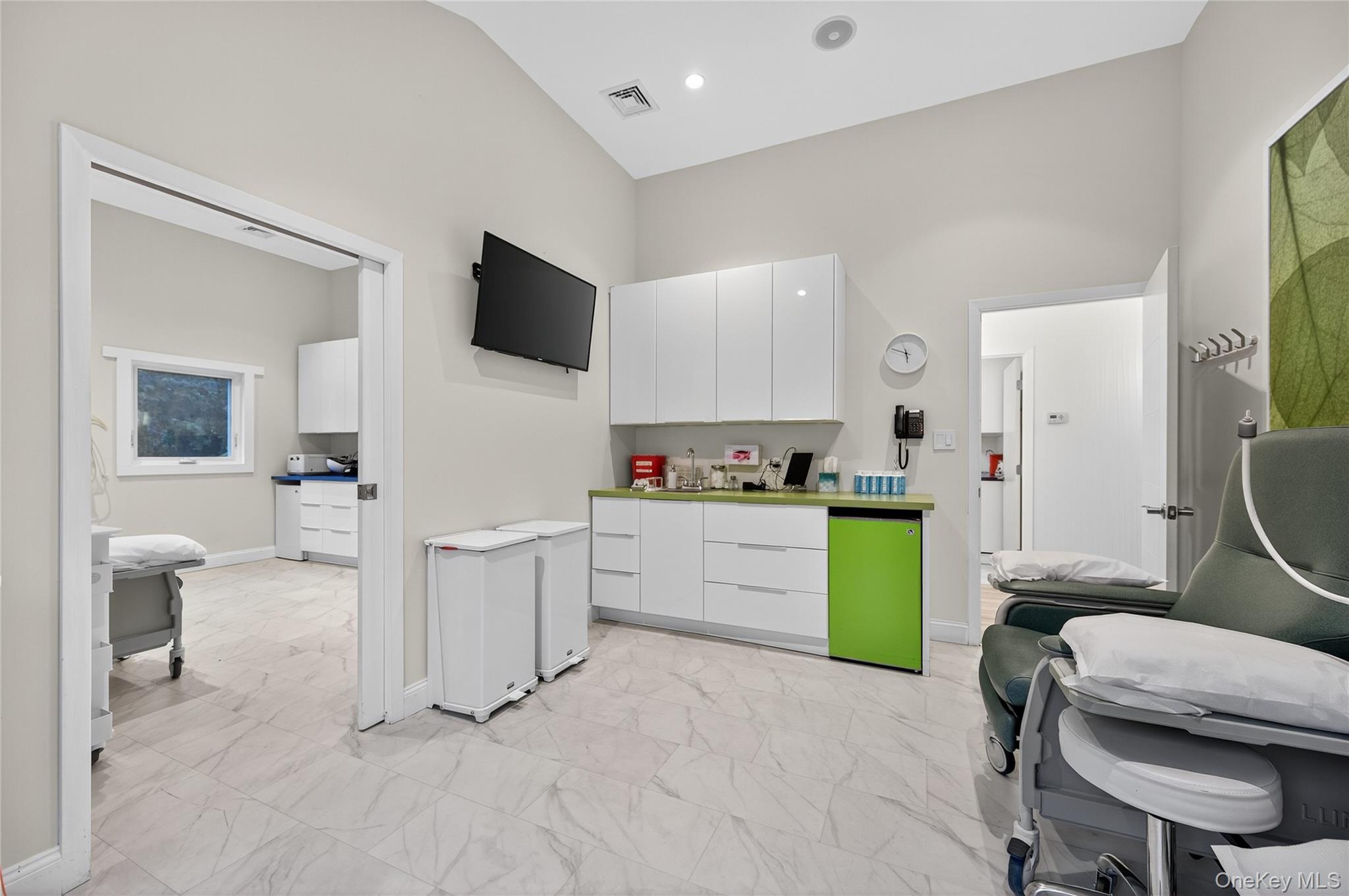 Single Family Park Suffolk County, NY 11743, MLS-918907-15